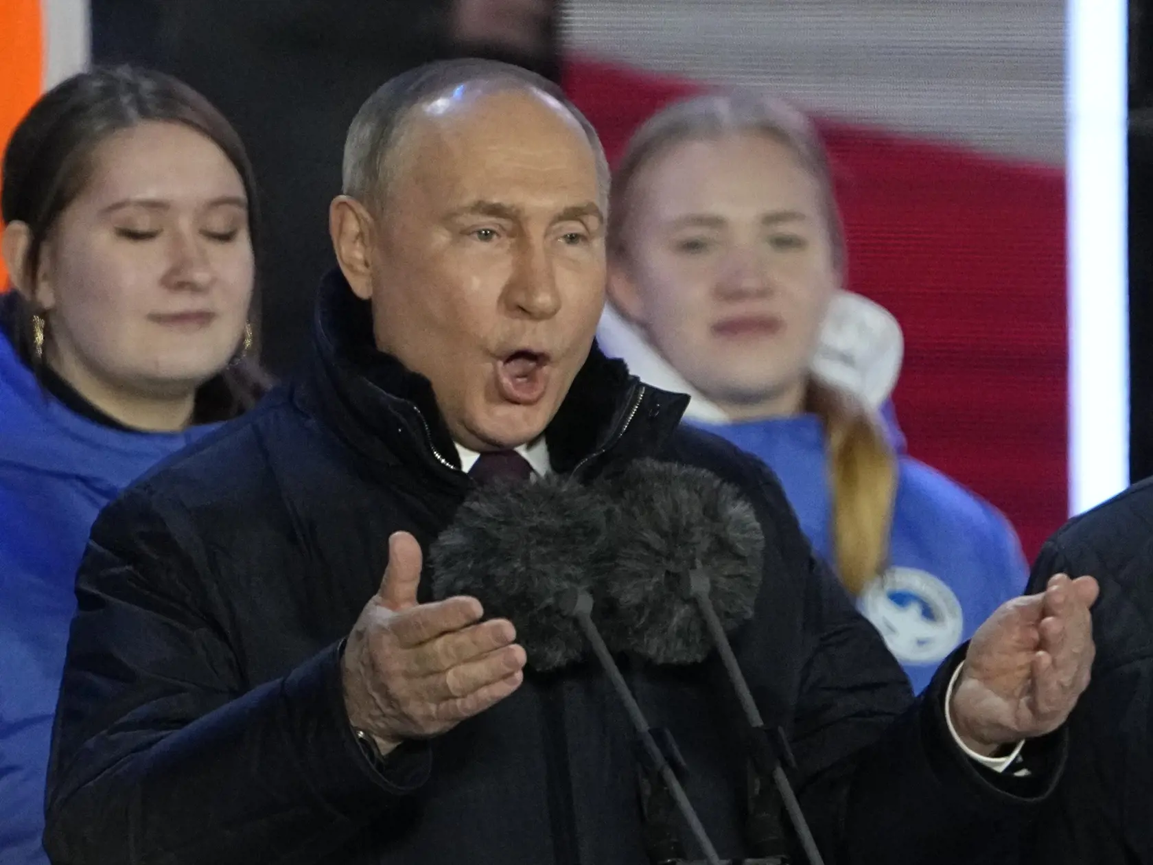 EBE 31 Moskva - Na snímke ruský prezident Vladimir Putin sa v pondelok 18. marca 2024 zúčastňuje na koncerte pri príležitosti svojho víťazstva v prezidentských voľbách a 10. výročia anexie Krymu Ruskom na Červenom námestí v Moskve v Rusku. FOTO TASR/AP


Russian President Vladimir Putin speaks at a concert marking his victory in a presidential election and the 10-year anniversary of Crimea's annexation by Russia on Red Square in Moscow, Russia, Monday, March 18, 2024. President Vladimir Putin se