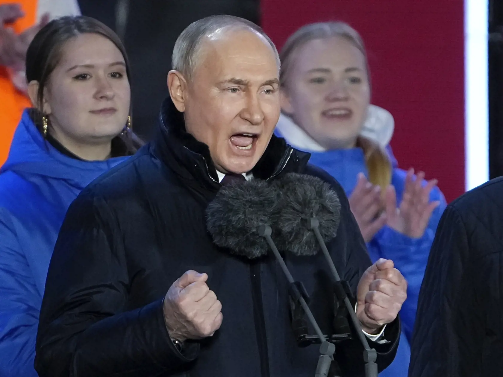 EBE 30 Moskva - Na snímke ruský prezident Vladimir Putin sa v pondelok 18. marca 2024 zúčastňuje na koncerte pri príležitosti svojho víťazstva v prezidentských voľbách a 10. výročia anexie Krymu Ruskom na Červenom námestí v Moskve v Rusku. FOTO TASR/AP


Russian President Vladimir Putin gestures while addressing a crowd at a concert marking his victory in a presidential election and the 10-year anniversary of Crimea's annexation by Russia on Red Square in Moscow, Russia, Monday, March 18, 2024. 