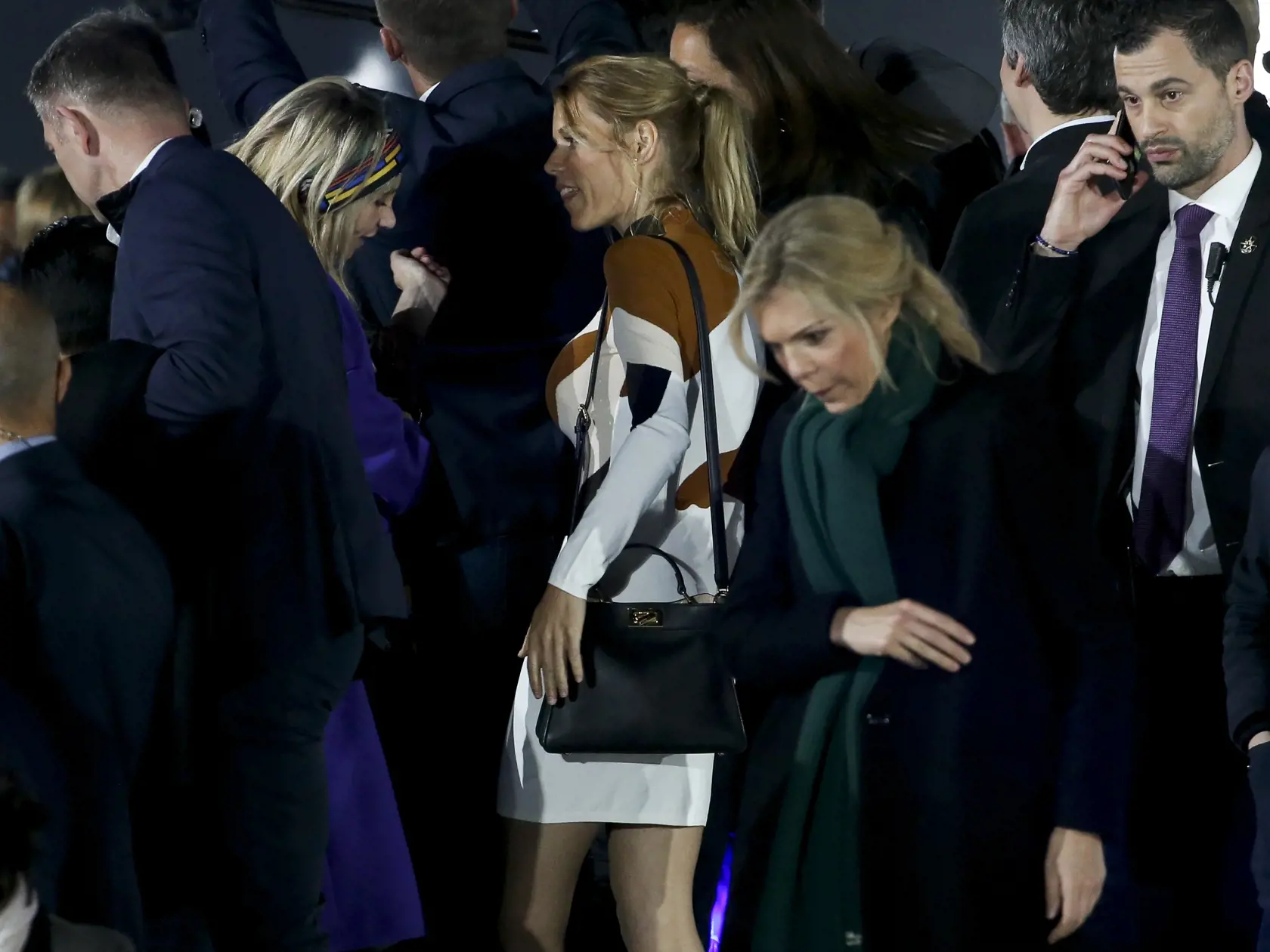 Tiphaine Auzière (38), od ktorej je staronový francúzsky prezident Emmanuel Macron (44) len o šesť rokov starší, prišla po oznámení výsledkov volieb podporiť mamu Brigitte (69) aj nevlastného otca. Sprevádzala ju aj jej staršia sestra Laurence (45).