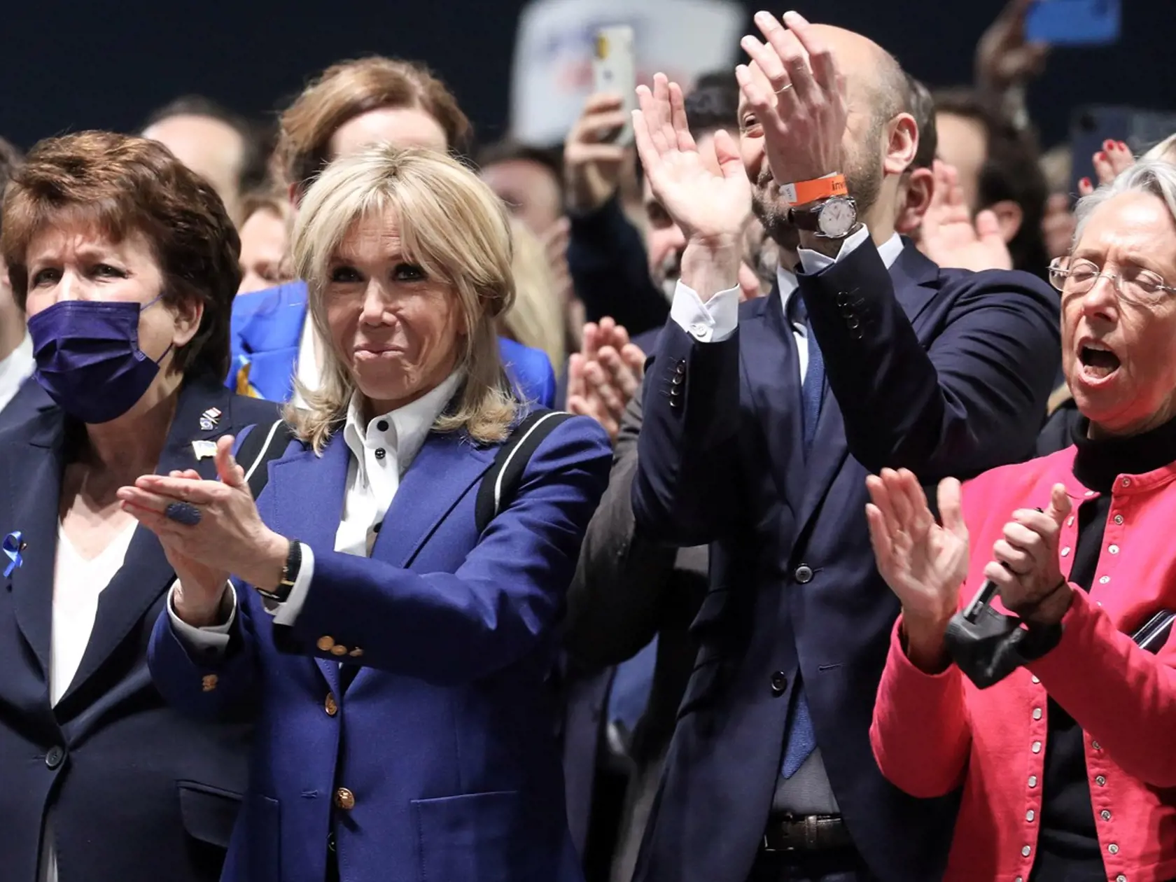 Brigitte Macron na predvolebnom mítingu svojho manžela, prezidenta Emmanuela Macrona.