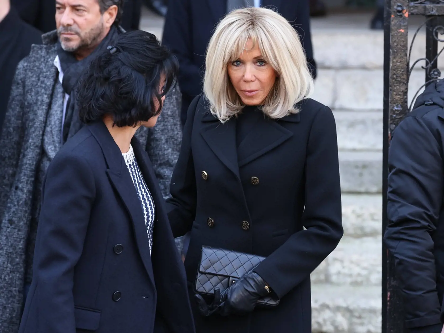 Brigitte Macron sa pohrebu zúčastnila bez svojho manžela.
