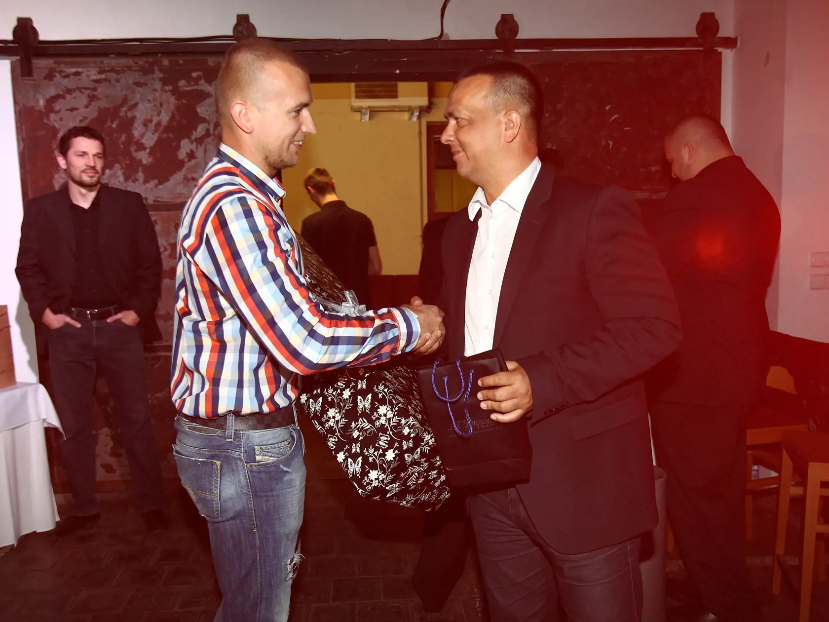Narodeninova oslava Juraja Miskova poslanca za SAS k 40 narodeninam v Bratislavskom Disco Bare LOFT.