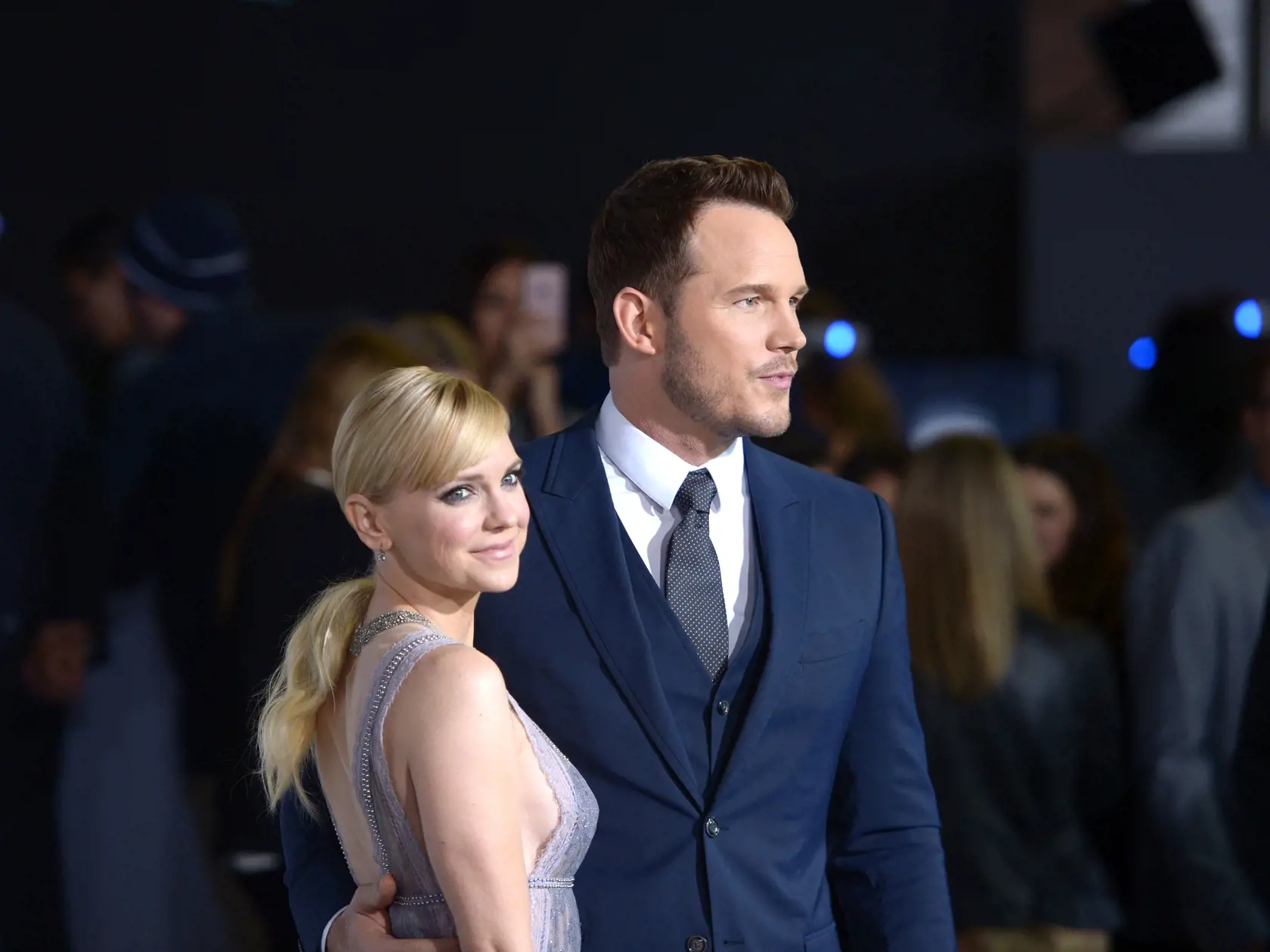 WESTWOOD, CA - DECEMBER 14:  Actors Anna Faris (L) and Chris Pratt attend the premiere of Columbia Pictures' 'Passengers' at Regency Village Theatre on December 14, 2016 in Westwood, California.  (Photo by Matt Winkelmeyer/Getty Images)