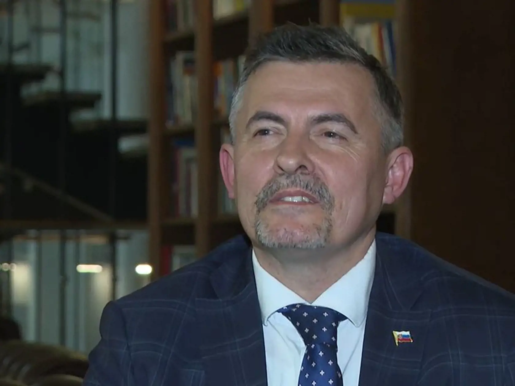 Lukáš Machala, generálny tajomník služobného úradu ministerstva kultúry. V minulosti tvrdil, že zem je plochá.