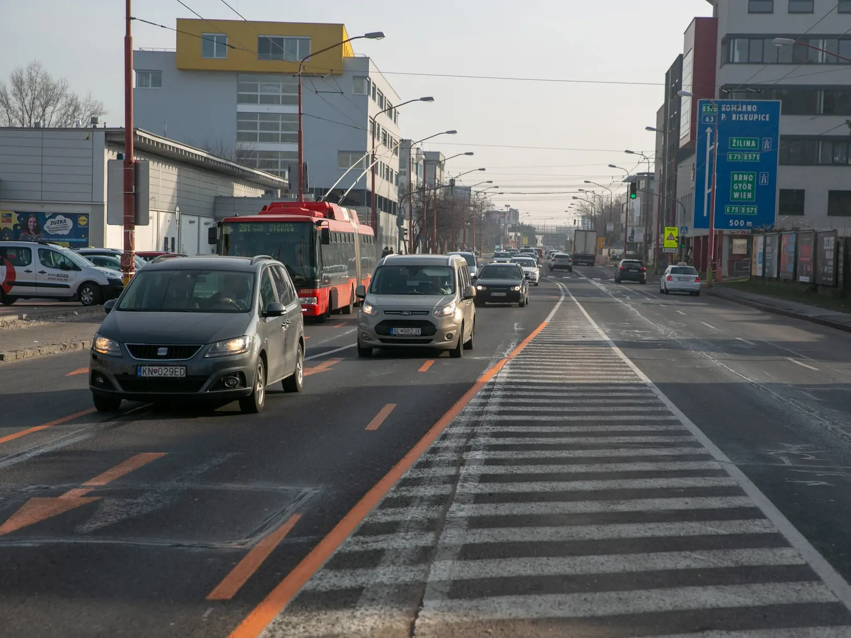 Na snímke sa nachádza dopravná situácia v prvý deň dopravných obmedzení.
