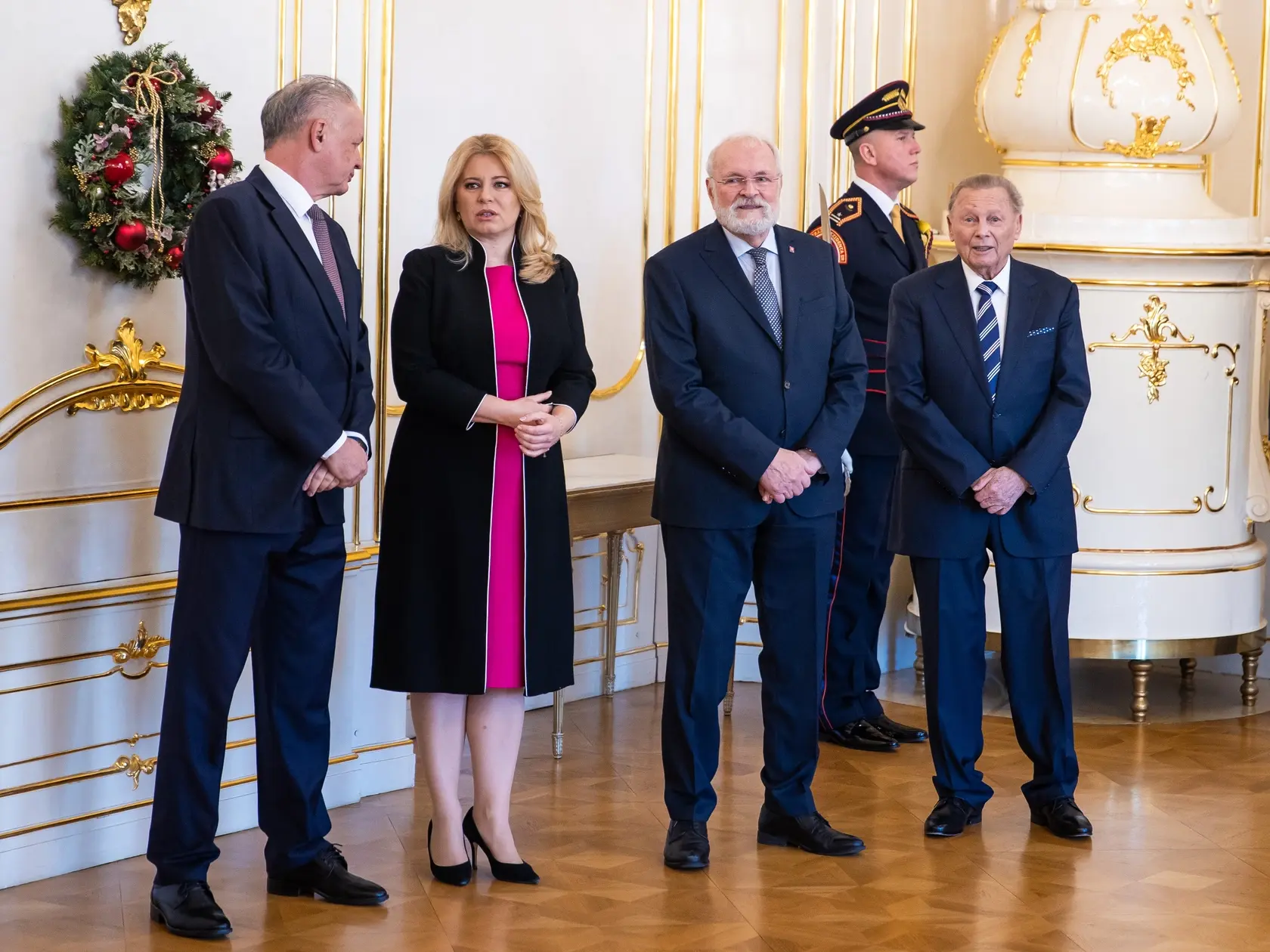Na snímke bývalí Prezidenti SR, zľava Andrej Kiska, Zuzana Čaputová, Ivan Gašparovič, Rudolf Schuster na spoločnom obede so súčasným Prezidentom SR Petrom Pellegrinim v Prezidentskom paláci.
