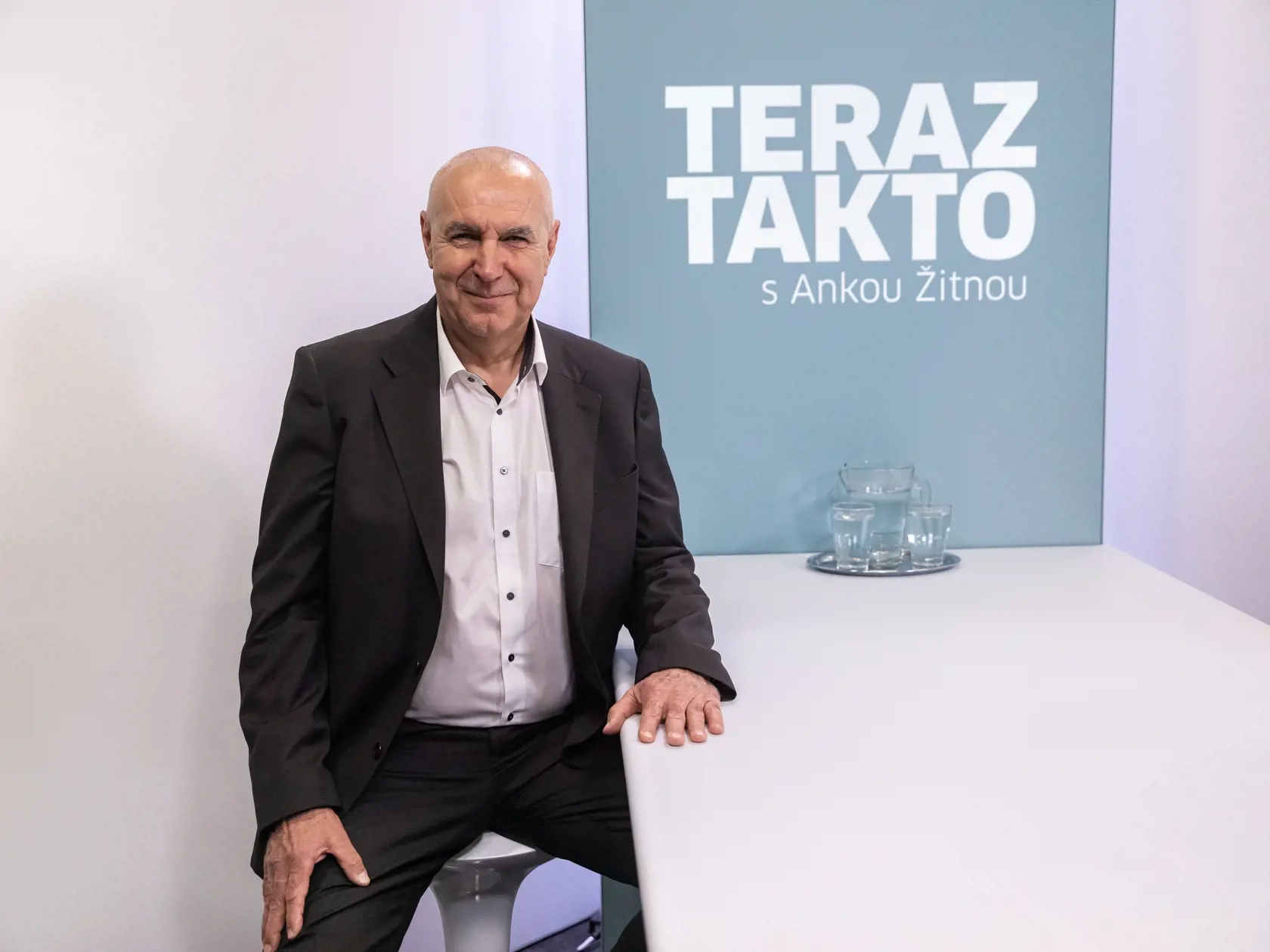 Vladimír Slezák, podpredseda SOPK, krotizuje, že ekonomika je v područí politiky.