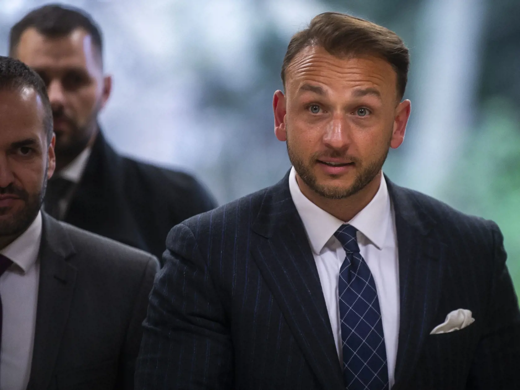 Na snímke vpravo minister vnútra SR Matúš Šutaj Eštok (HLAS-SD) prichádza na mimoriadne rokovanie Bezpečnostnej rady SR v Bratislave v pondelok 25. marca 2024. FOTO TASR - Jakub Kotian