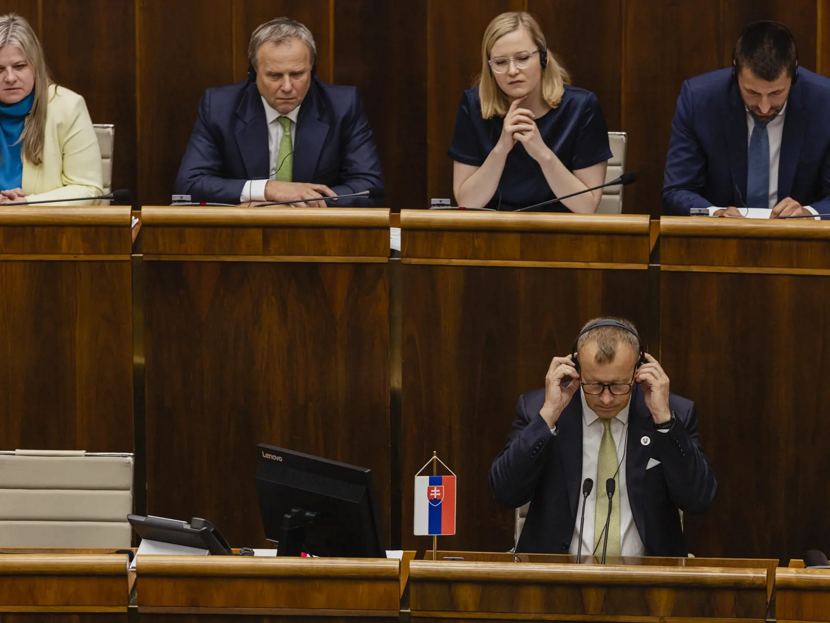 Prezident Ukrajiny Volodymyr Oleksandrovyč Zelenskyj sa prihovoril prostredníctvom telemostu poslancom Národnej rady Slovenskej republiky a členom Vlády Slovenskej republiky.