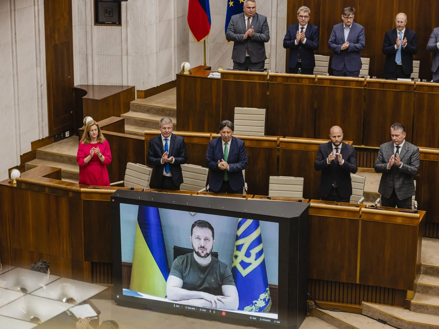 Prezident Ukrajiny Volodymyr Oleksandrovyč Zelenskyj sa prihovoril prostredníctvom telemostu poslancom Národnej rady Slovenskej republiky a členom Vlády Slovenskej republiky.