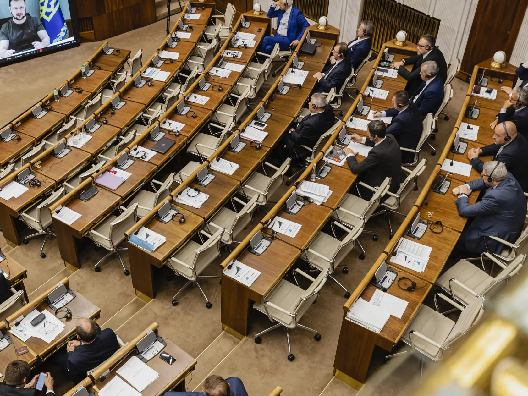 Prezident Ukrajiny Volodymyr Oleksandrovyč Zelenskyj sa prihovoril prostredníctvom telemostu poslancom Národnej rady Slovenskej republiky a členom Vlády Slovenskej republiky.
