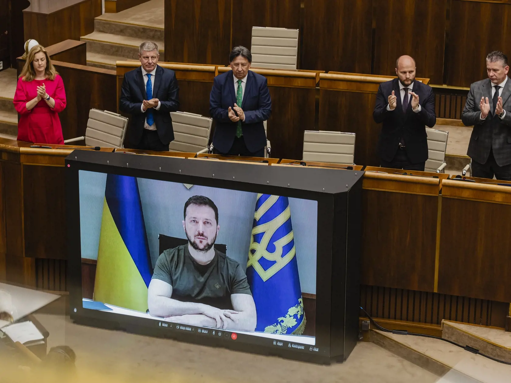 Prezident Ukrajiny Volodymyr Oleksandrovyč Zelenskyj sa prihovoril prostredníctvom telemostu poslancom Národnej rady Slovenskej republiky a členom Vlády Slovenskej republiky.