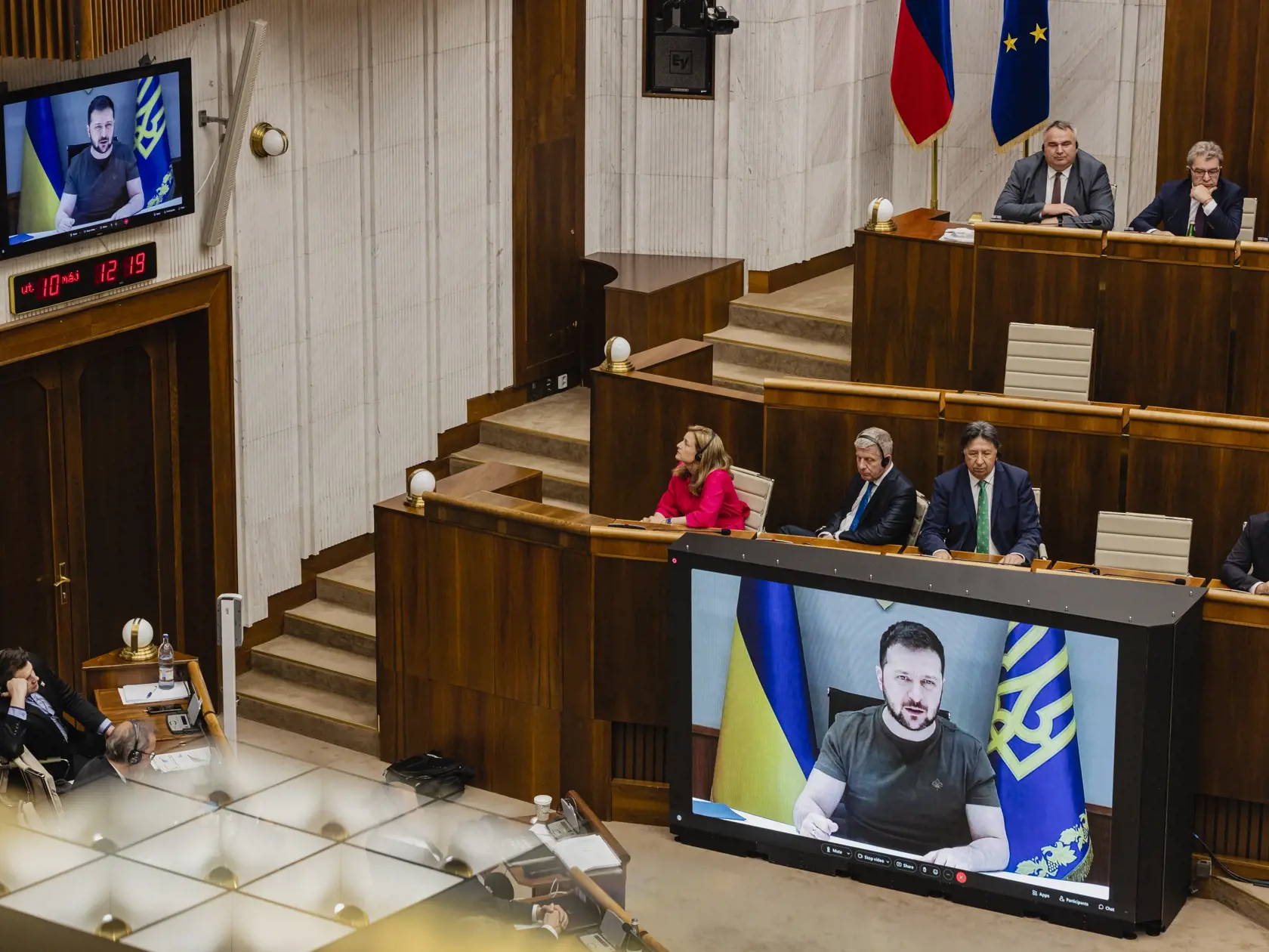Prezident Ukrajiny Volodymyr Oleksandrovyč Zelenskyj sa prihovoril prostredníctvom telemostu poslancom Národnej rady Slovenskej republiky a členom Vlády Slovenskej republiky.