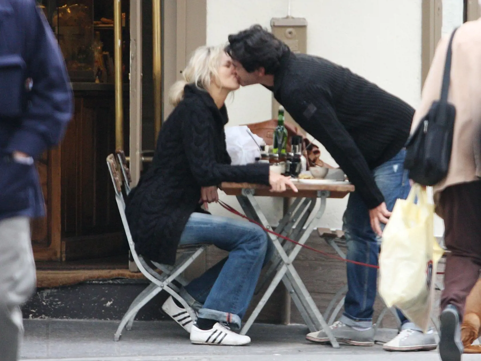 Marocko-francúzsky podnikateľ Aram Ohanian sa s modelkou spoznal v Paríži. Randiť spolu začali v roku 2011.