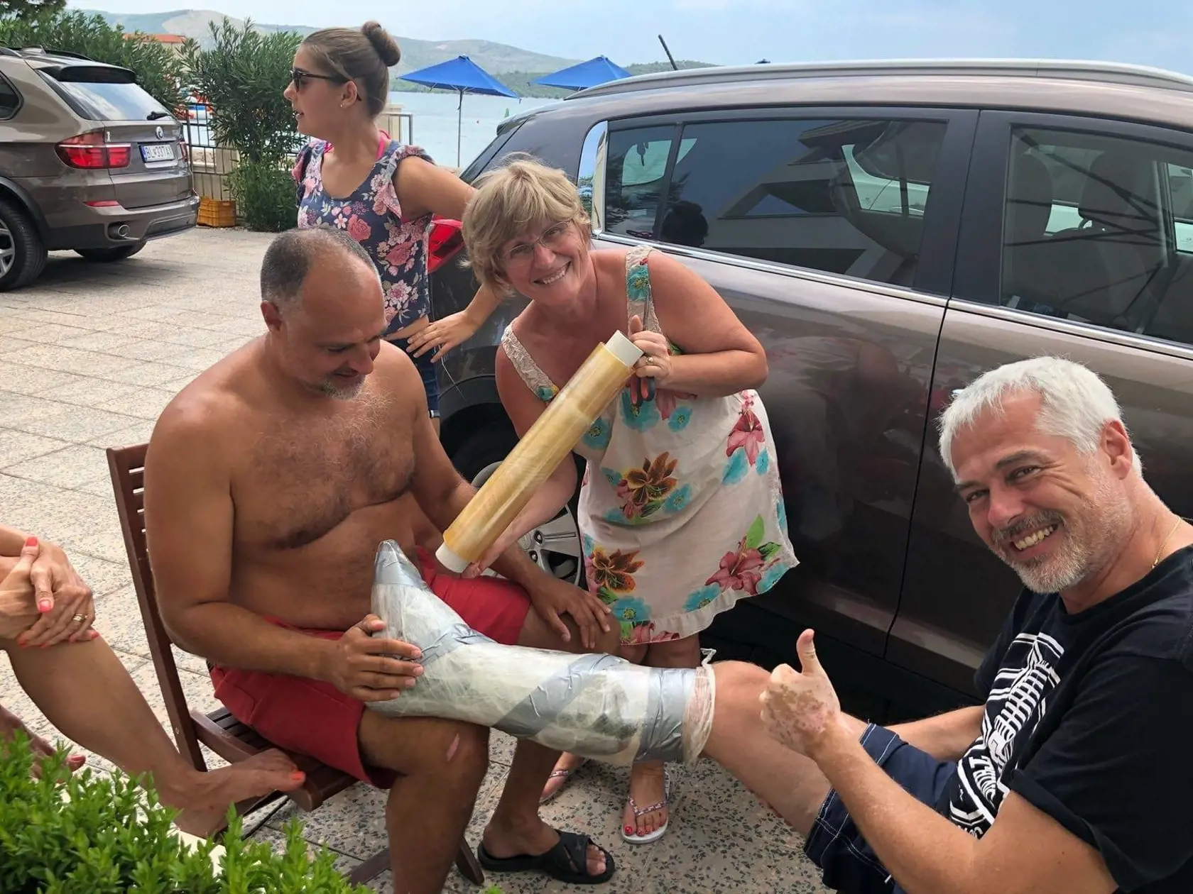 Juraj Raši si zlomil nohu, čo tiež skomplikovalo nakrúcanie.