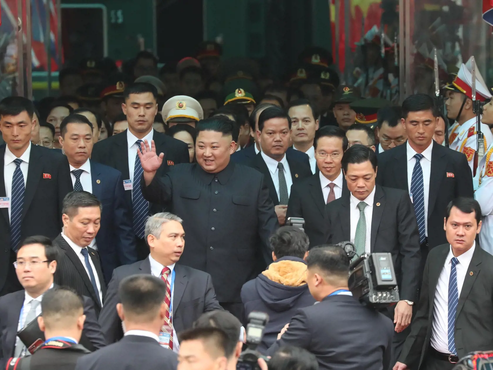 Summit Trump-Kim  v Hanoji. Kim docestoval do Vietnamu v obrnenom vlaku.