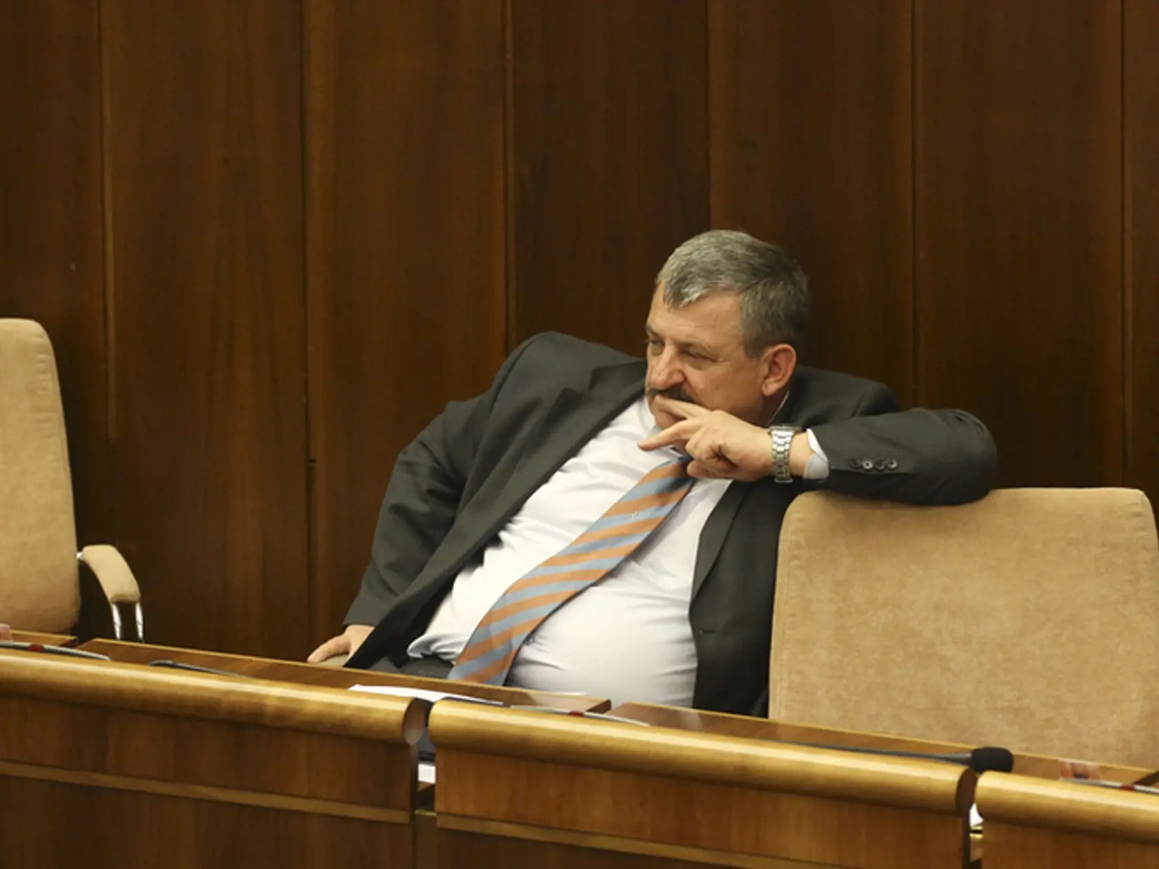Predseda Výboru NR SR pre obranu a bezpečnosť Anton Hrnko (SNS)