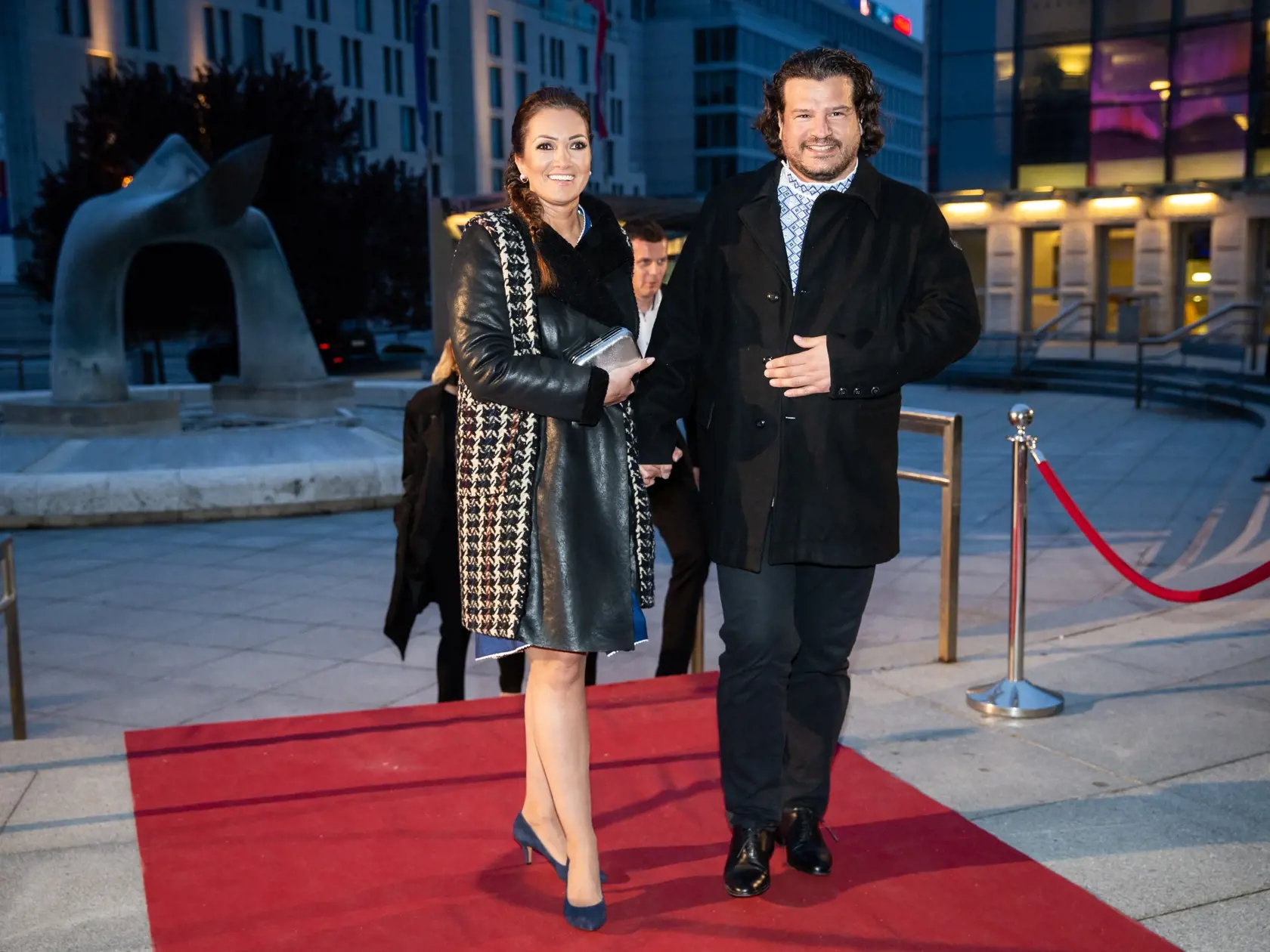 Príchod hostí na galavečer OTO 2019 v Bratislave. Na snímke Karin Majtánová s partnerom Petrom Kremnickým.