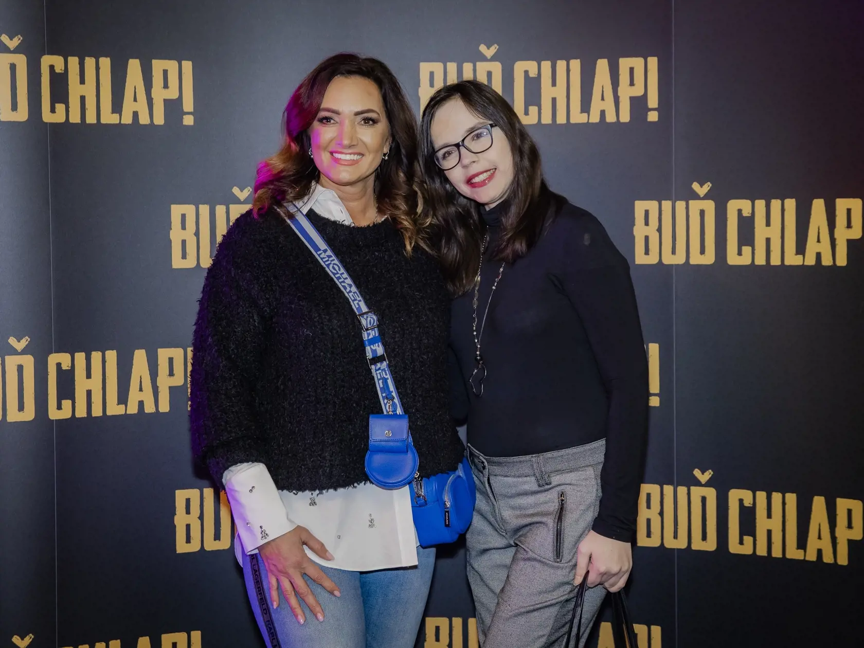 Na snímke Karin Majtánová s dcérou Karin počas slávnostnej premiéry filmu Buď chlap!
