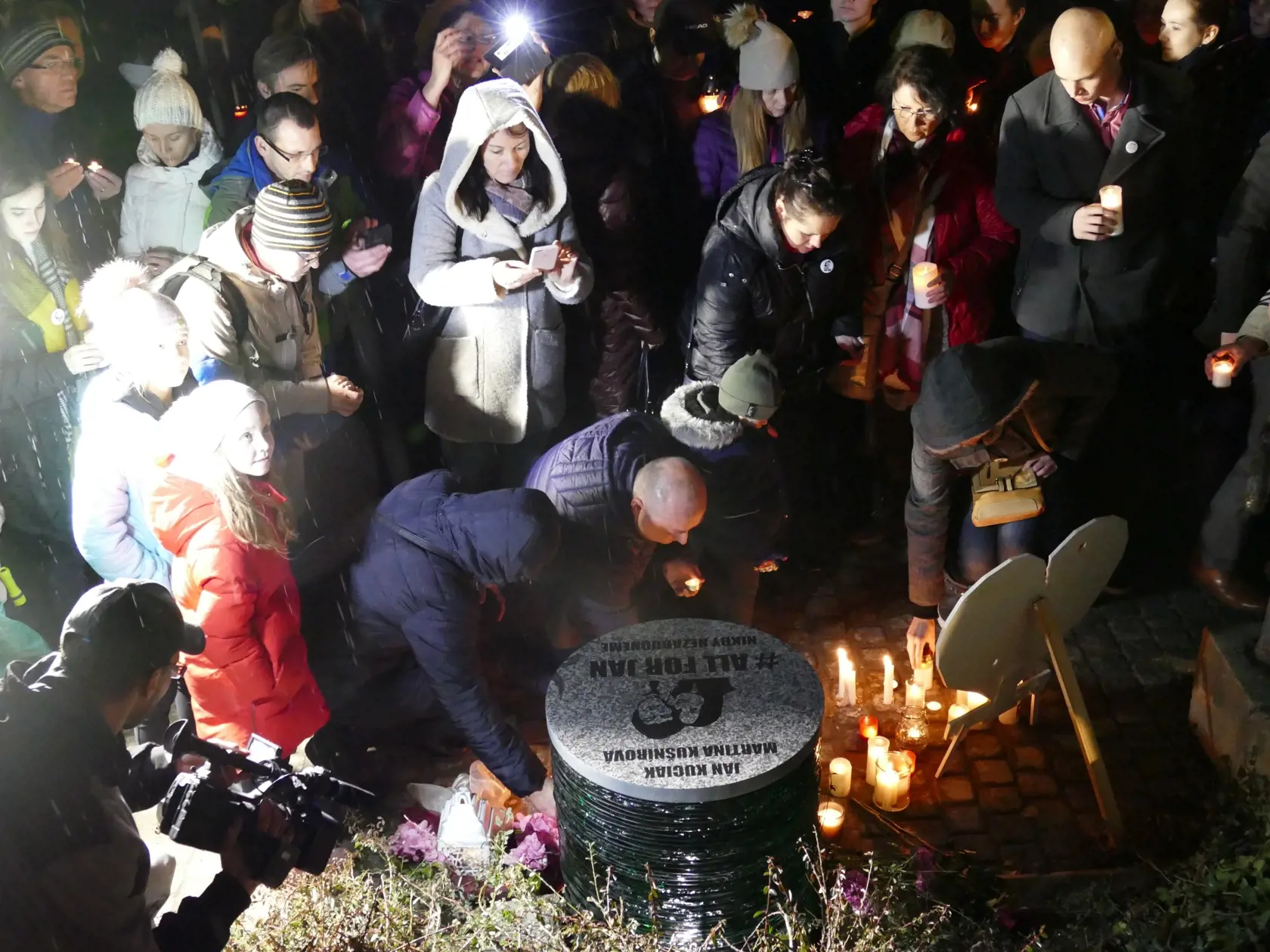 Brat Jána Kuciaka Jozef sa prihovoril takmer 600 člennému davu. Len ťažko skrýval dojatie a svoj príhovor zakončil poďakovaním všetkým,ktorí ich podporujú.