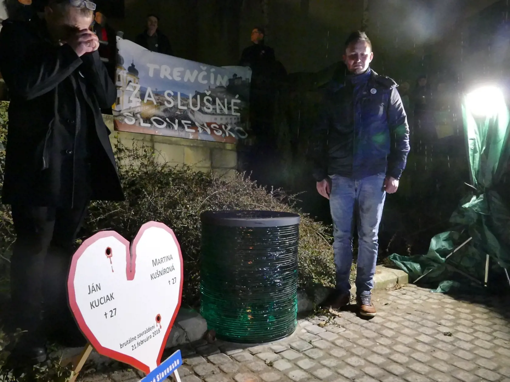 Brat Jána Kuciaka Jozef sa prihovoril takmer 600 člennému davu. Len ťažko skrýval dojatie a svoj príhovor zakončil poďakovaním všetkým,ktorí ich podporujú.