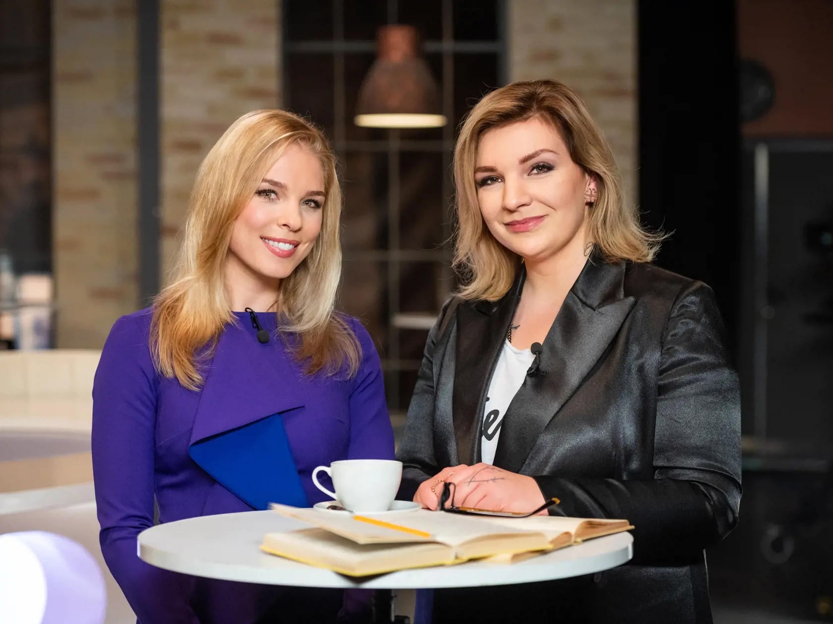 Ostrihoňová s komičkou Simonou Salátovou. Tá v Silnej zostave skončila.