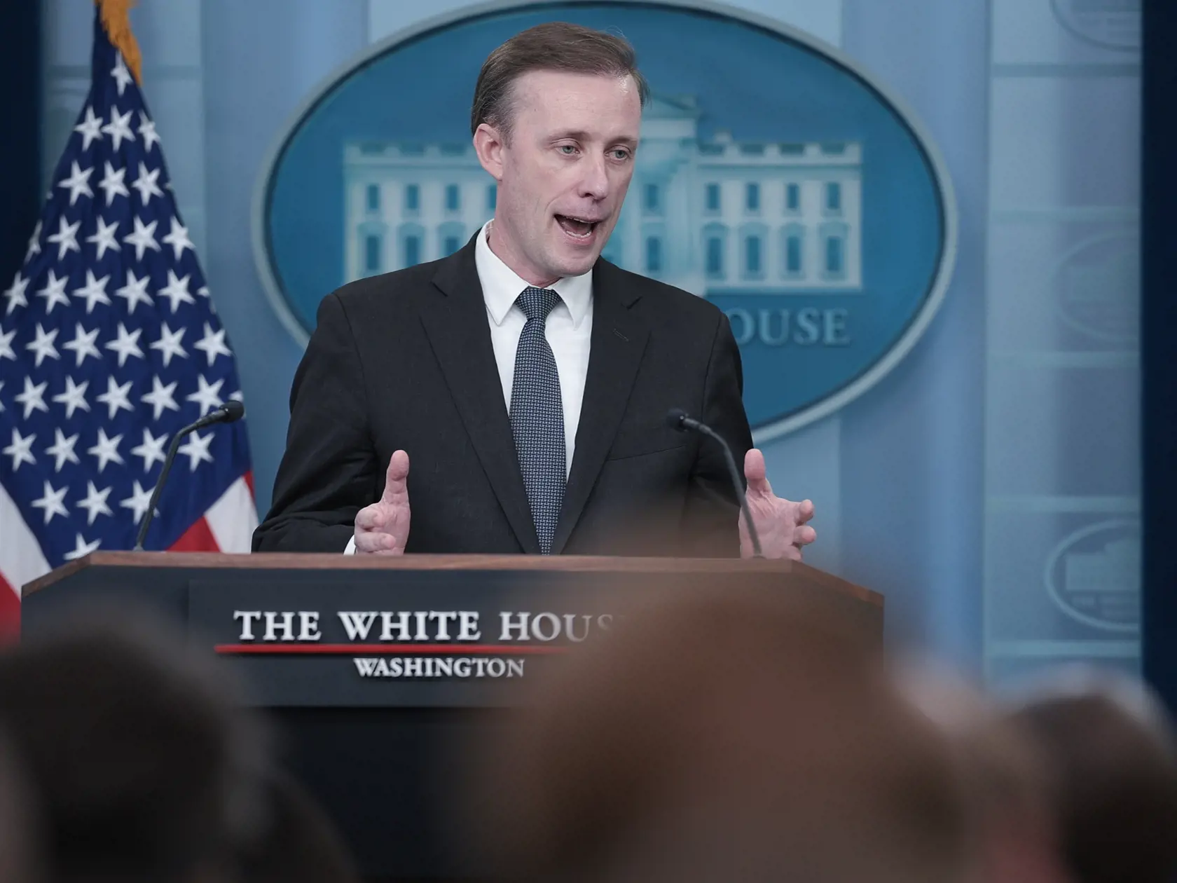 Sullivan v rozhovore pre stanicu CBS News povedal, že súčasný americký prezident Joe Biden s Trumpom počas stredajšej schôdzky v Oválnej pracovni bude hovoriť o najdôležitejších otázkach zahraničnej politiky vrátane situácie v Európe, Ázii a na Blízkom východe.