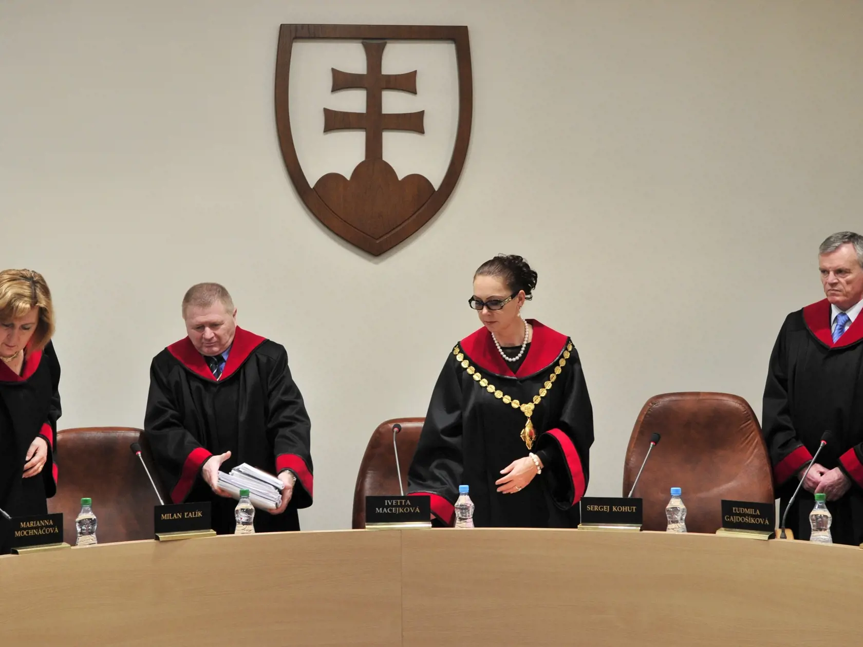 Deviatim ústavným sudcom dnes skončilo funkčné obdobie.