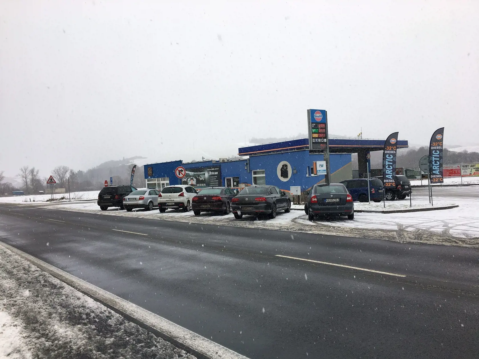 Na tejto benzínke videli mladíka naposledy.