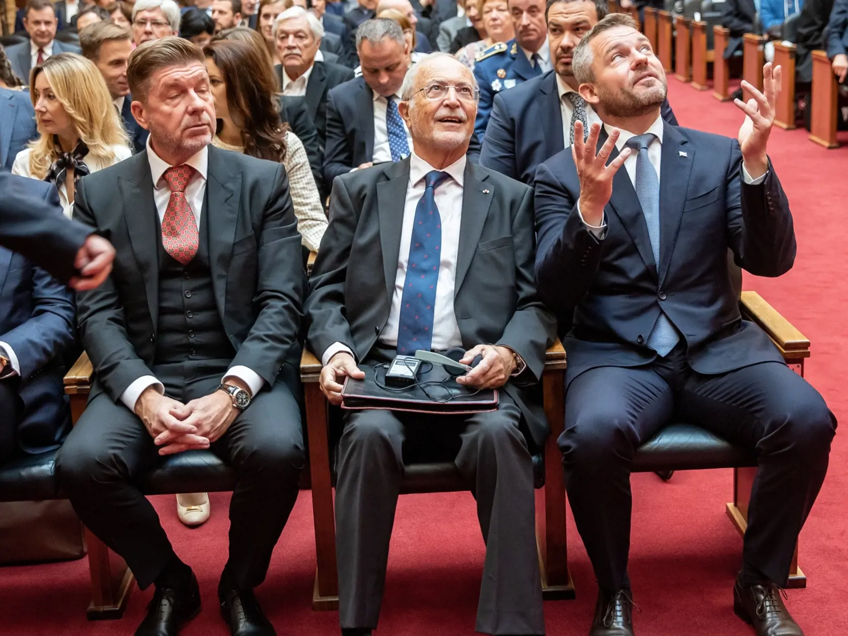 Udelenie čestného doktorátu monackému kniežaťu princovi Albertovi II (Albert Alexandre Louis Pierre Grimaldi) na Univerzite Komenského. Na fotke: Peter Pellegrini a Peter Žiga, Miroslav Výboh
