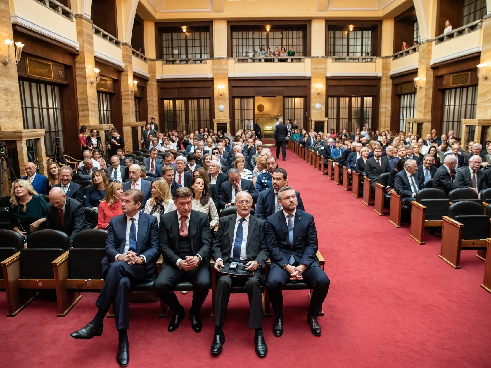 Udelenie čestného doktorátu monackému kniežaťu princovi Albertovi II (Albert Alexandre Louis Pierre Grimaldi) na Univerzite Komenského. Na fotke: Peter Pellegrini a Peter Žiga, Miroslav Výboh