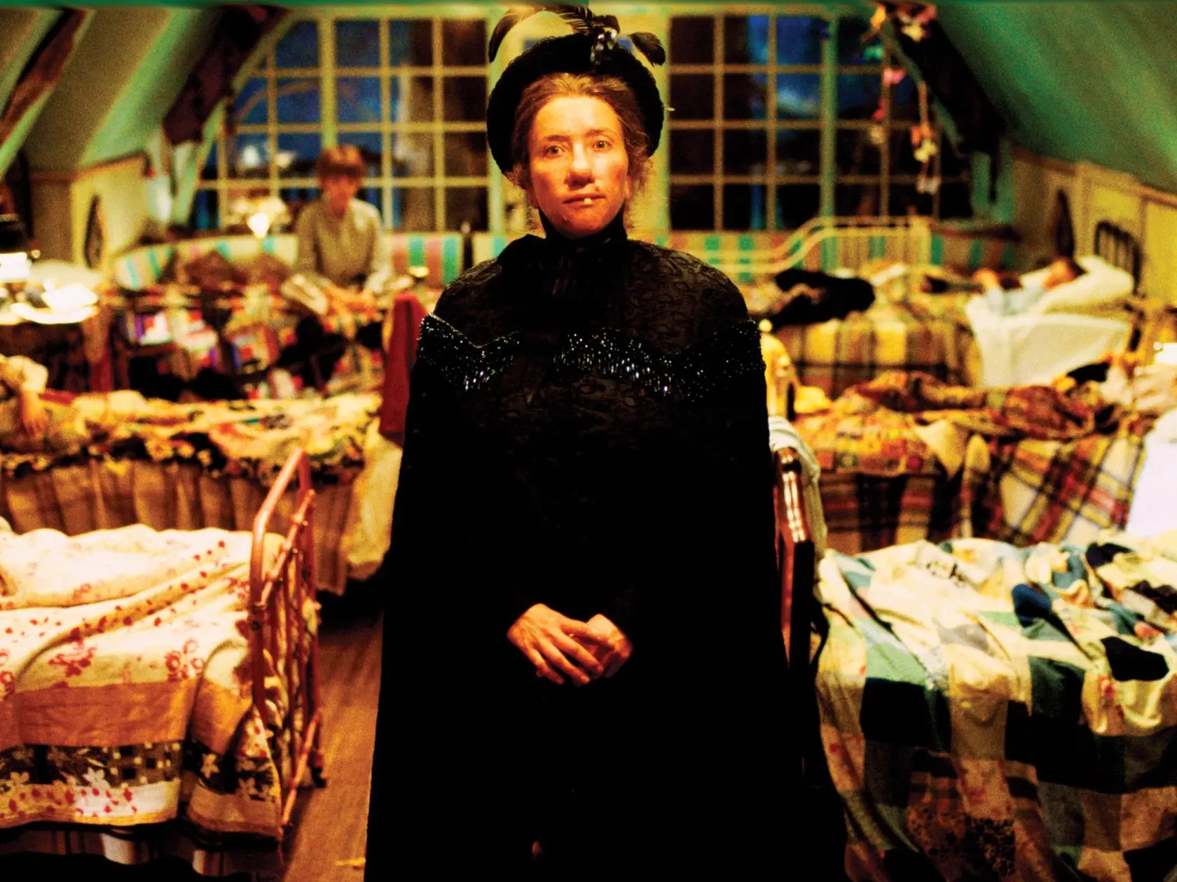 Emma Thompson vo filme Kúzelná opatrovateľka (2005).