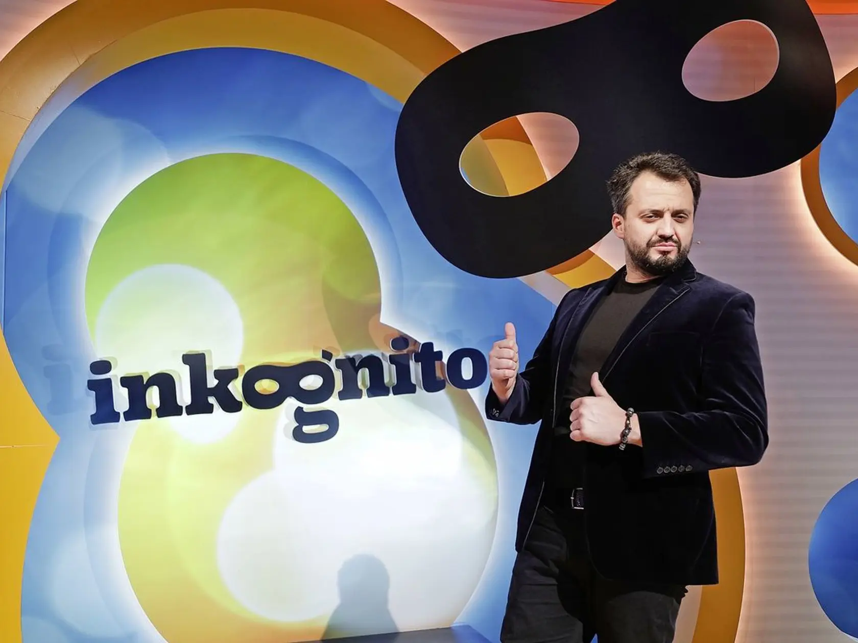Marián Čekovský je nespútaný zabávač a živel. Vo svojich vyjadreniach často povie aj to, čo nechce. V televíznej šou Chodili sme spolu, dokonca priznal otravu alkoholom, kvôli ktorej ako sedemročný skončil v nemocnici na ARE.