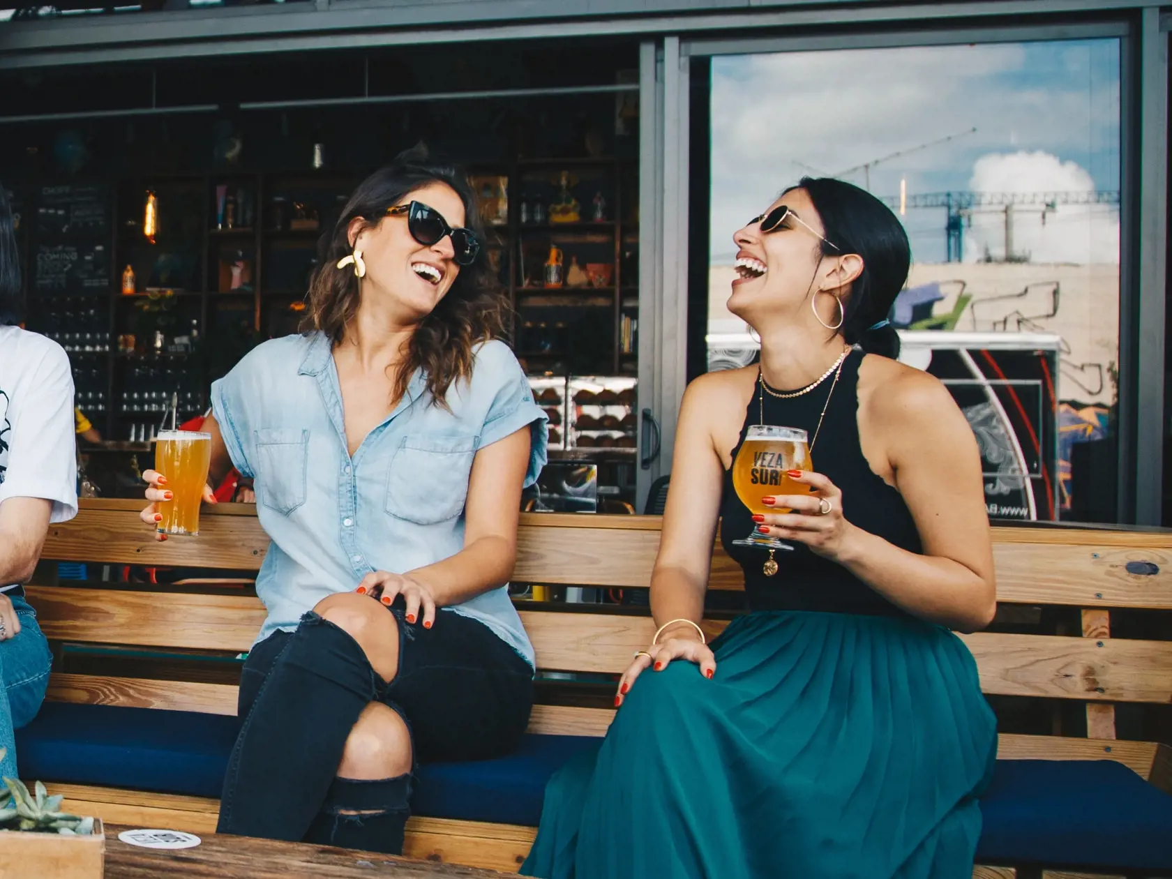 3. Pomáha srdcu
To, že alkoholické nápoje v malej dávke pomáhajú srdcu je pomerne známe. Pivo však na rozdiel od iných nápojov obsahuje jačmeň a chmeľ, ktoré obsahujú vitamín B. A ten pozitívne vplýva proti kardiovaskulárnym ochoreniam.