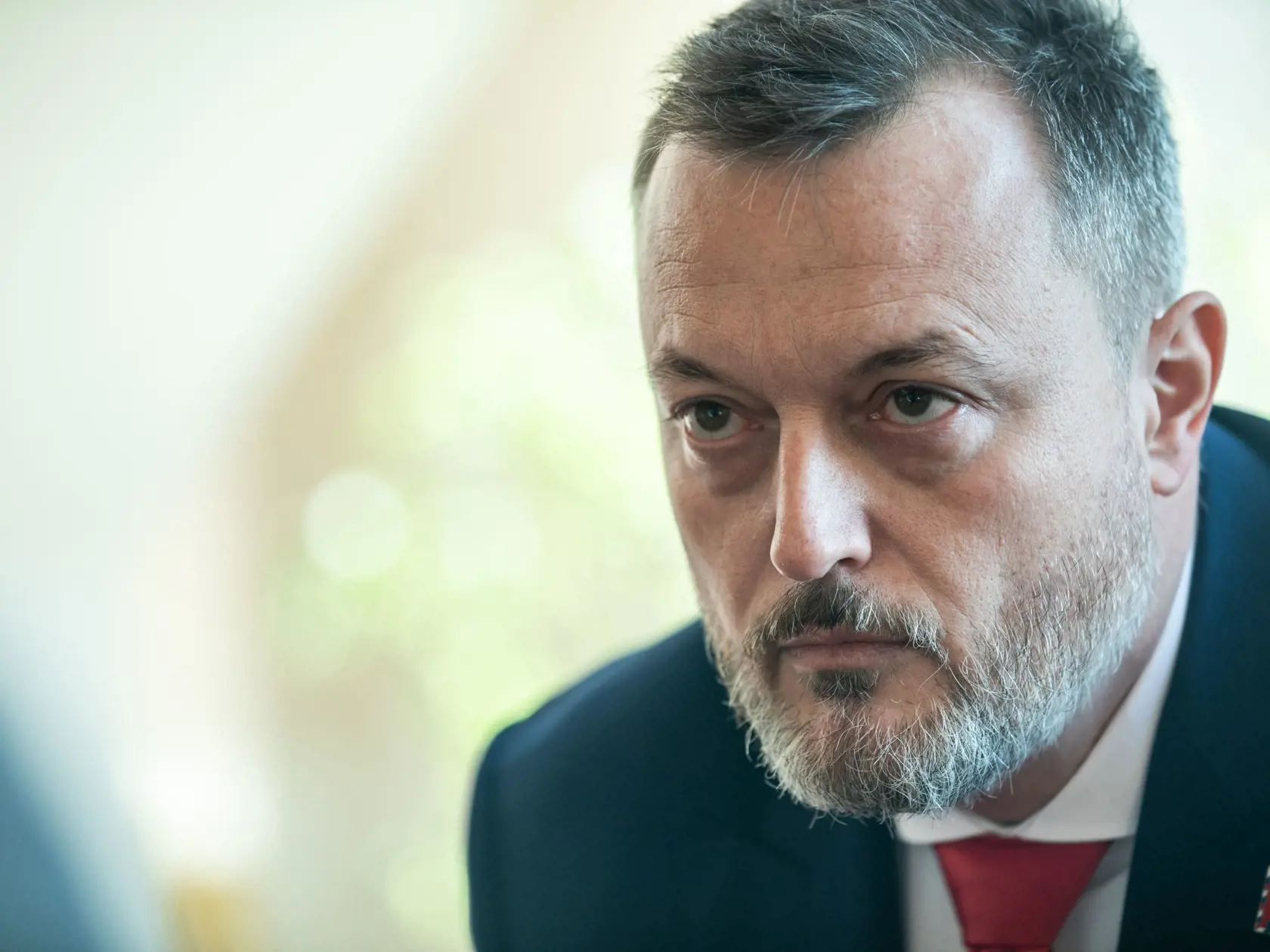 Milan Krajniak: „Sociálne cítenie a ochota počúvať, vnímať ťažkú situáciu, v ktorej veľká časť Slovákov žije, to nie je záležitosť bohatstva, ale srdca.“