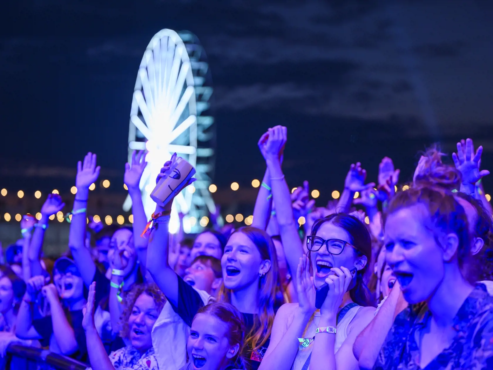 Na snímke návštevníci počas koncertu britského interpreta Skeptu na 27. ročníku festivalu Pohoda vo štvrtok 11. júla 2024 v Trenčíne.