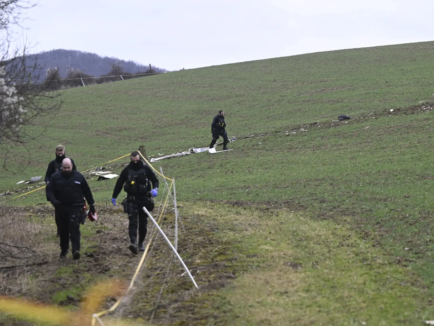 Pri obci Trenčianske Stankovce v okrese Trenčín havarovalo v stredu 22. februára 2023 motorové lietadlo, nehodu neprežili štyria ľudia. Na snímke trosky lietadla na mieste nehody. FOTO TASR - Radovan Stoklasa 