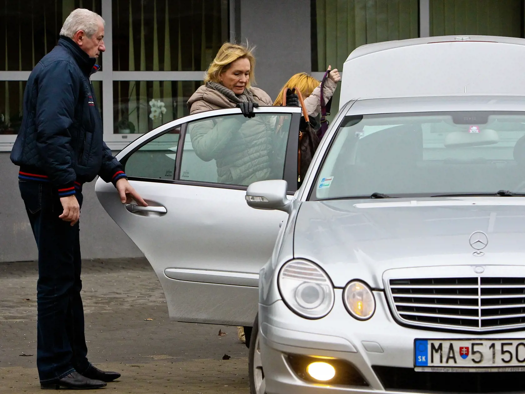 Ceska spevacka Helena Vondrackova priletela na vystupenie do Bratislavy sukromnym lietadlom spolocne s manzelom Martinom Michalom.