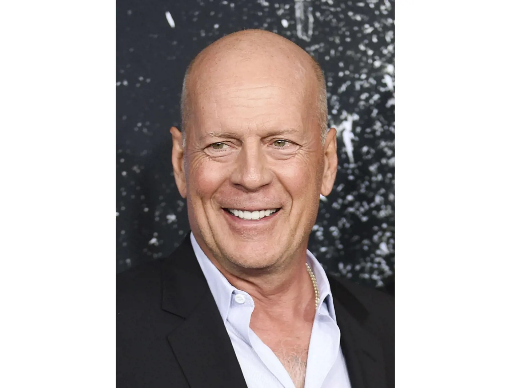 Americký herec Bruce Willis prichádza na premiéru filmu Glass v New Yorku.