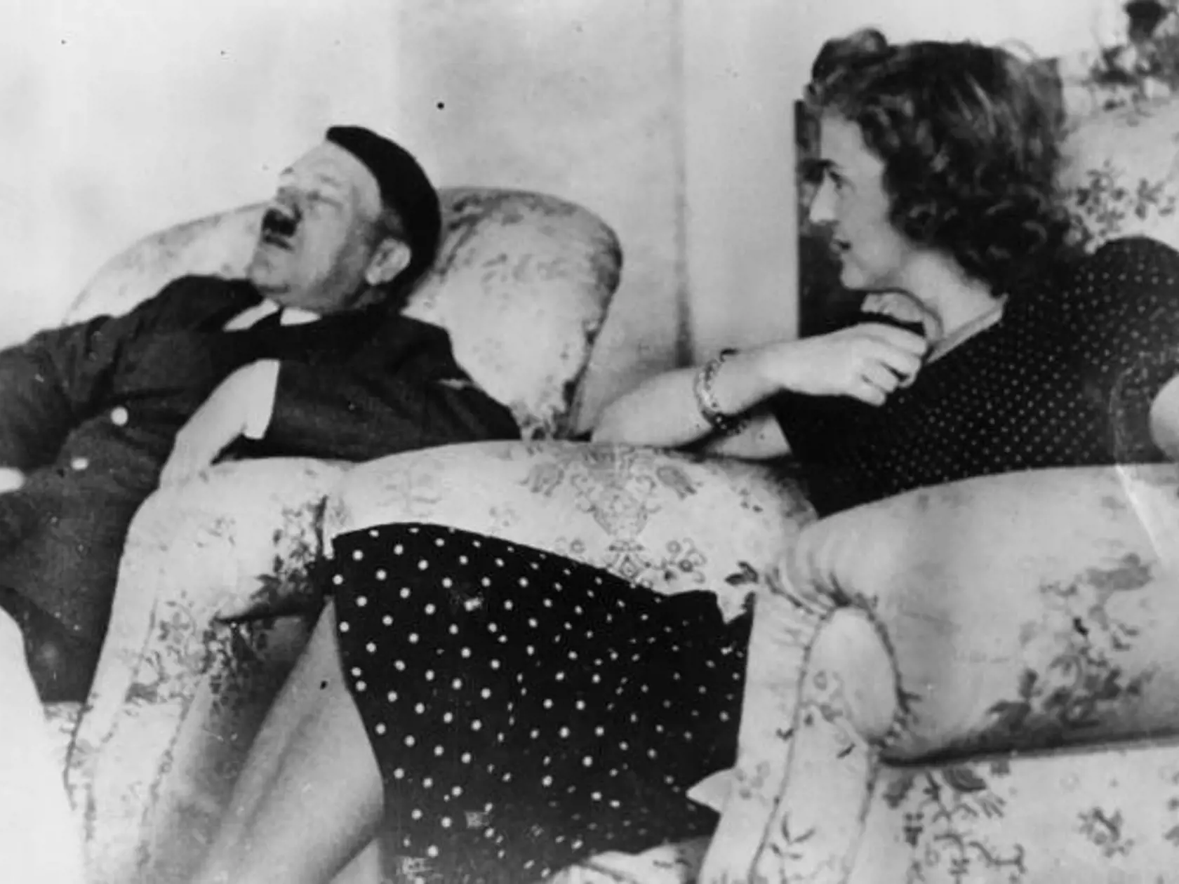 circa 1940:  Adolf Hitler a Eva Braun