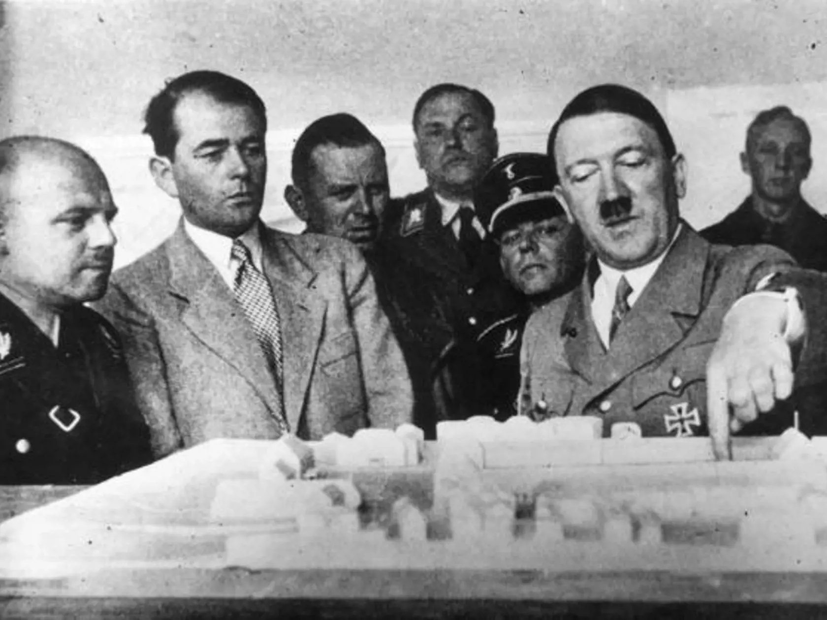 1936:  German dictator Adolf Hitler (1889 - 1945) discussing plans for a new administration building for the provincial government in Weimar, Germany.Second from the left is Hitler's architect Albert Speer (1905 - 1981).  (Photo by Hulton Archive/Getty Images)