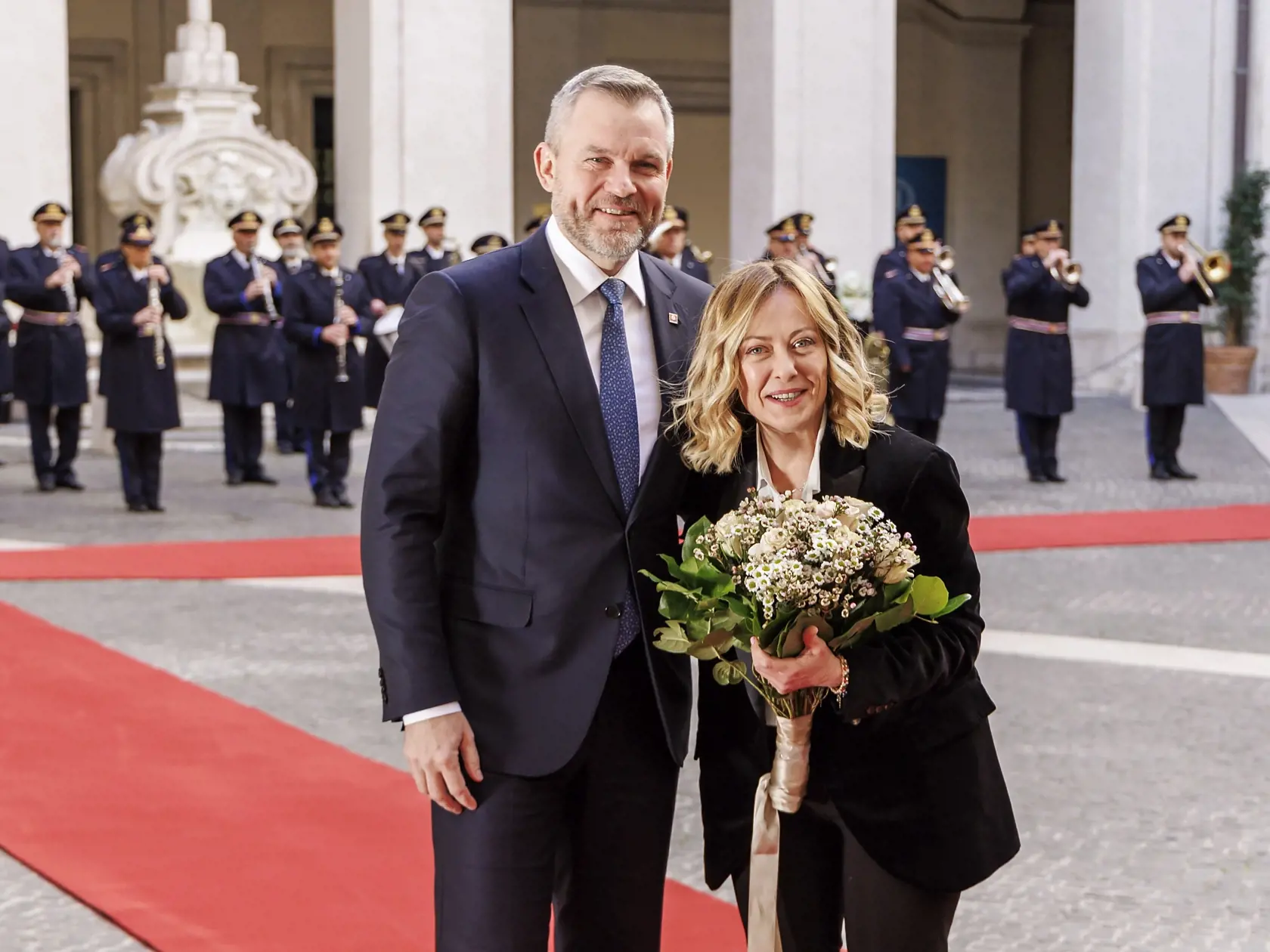 JB 31 Rím - Talianska premiérka Giorgia Meloniová (vpravo) a prezident SR Peter Pellegrini pózujú pred ich stretnutím v Ríme 14. januára 2025. Prezident dnes odcestoval na svoju prvú oficiálnu návštevu Talianska. FOTO TASR/AP

Italy's Prime Minister Giorgia Meloni, right, and the President of Slovakia, Peter Pellegrini, left, during their meeting in Rome, Italy, Tuesday, Jan. 14, 2025 (Roberto Monaldo/LaPresse via AP)