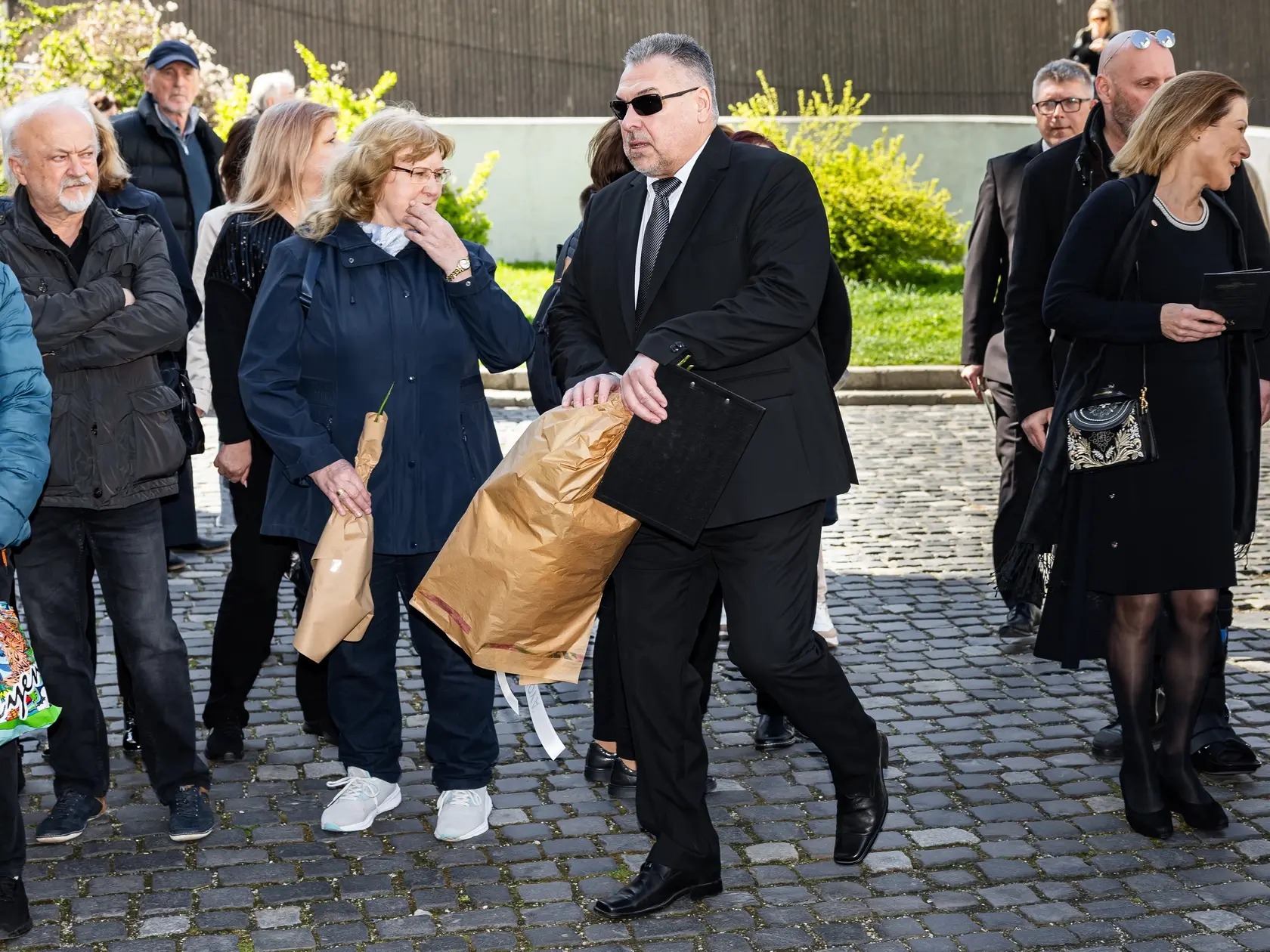 Posledná rozlúčka s hercom Štefanom Kvietikom za účasti rodiny aj verejnosti v Katedrále sv. Martina v Bratislave. Na snímke Marek Ťapák. 