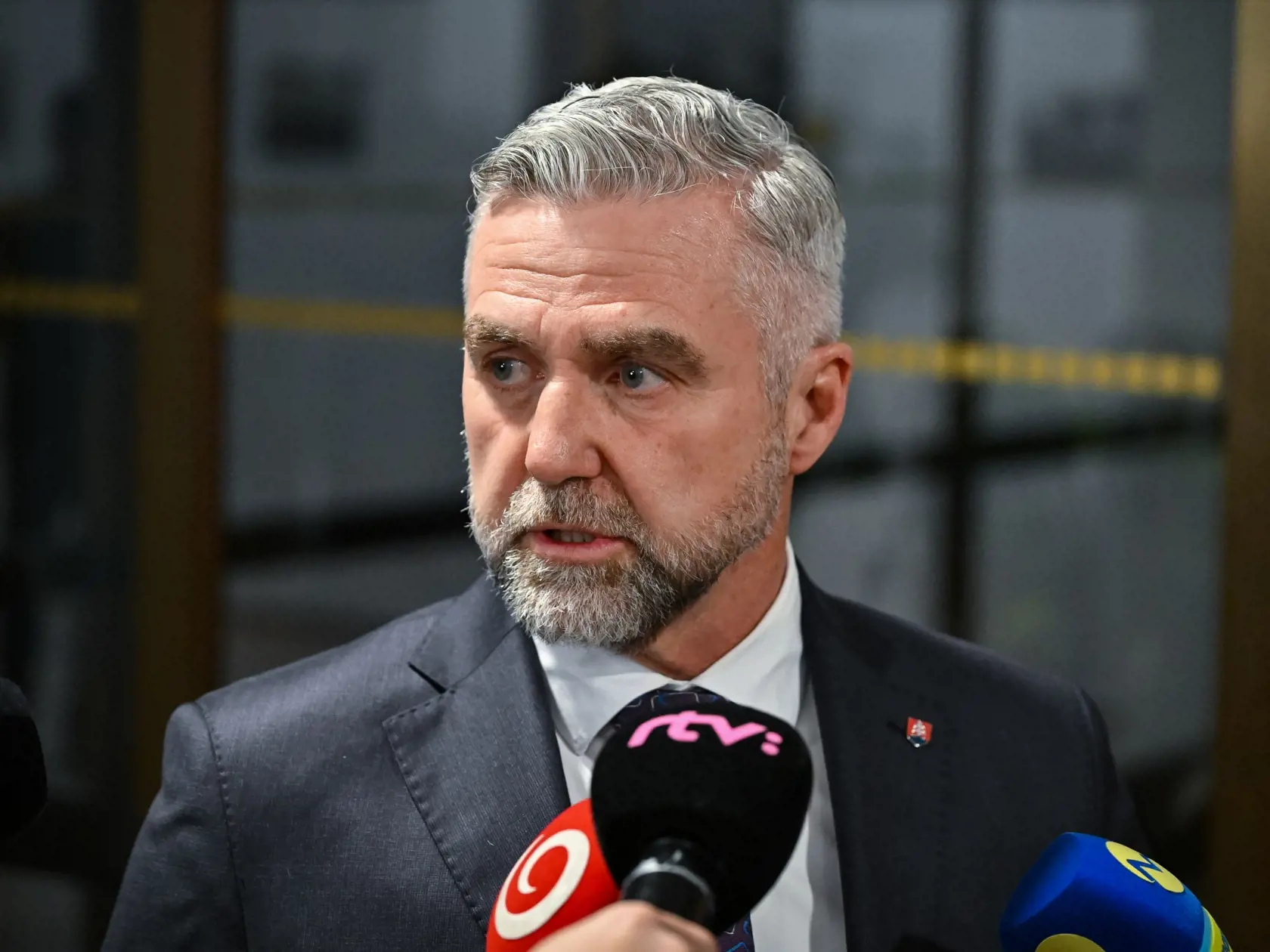 Na snímke člen Osobitného kontrolného výboru NR SR na kontrolu činnosti SIS Tibor Gašpar (Smer-SD) po skončení mimoriadneho rokovania Osobitného kontrolného výboru NR SR na kontrolu činnosti SIS 28. februára 2024 v Bratislave.