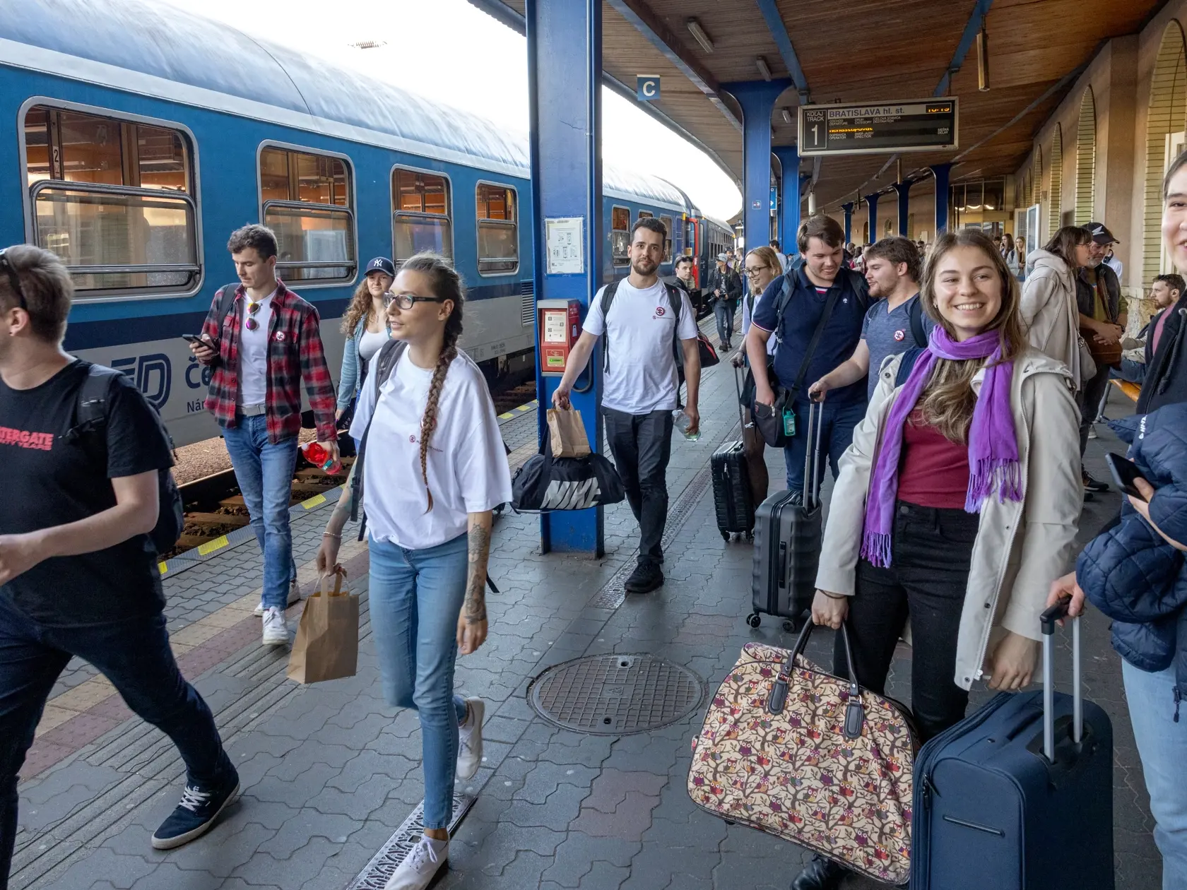 Príchod tzv. volebného vlaku z Prahy a Brna, ktorý má prispieť k zvýšeniu volebnej účasti v nastávajúcich prezidentských voľbách na Slovensku.