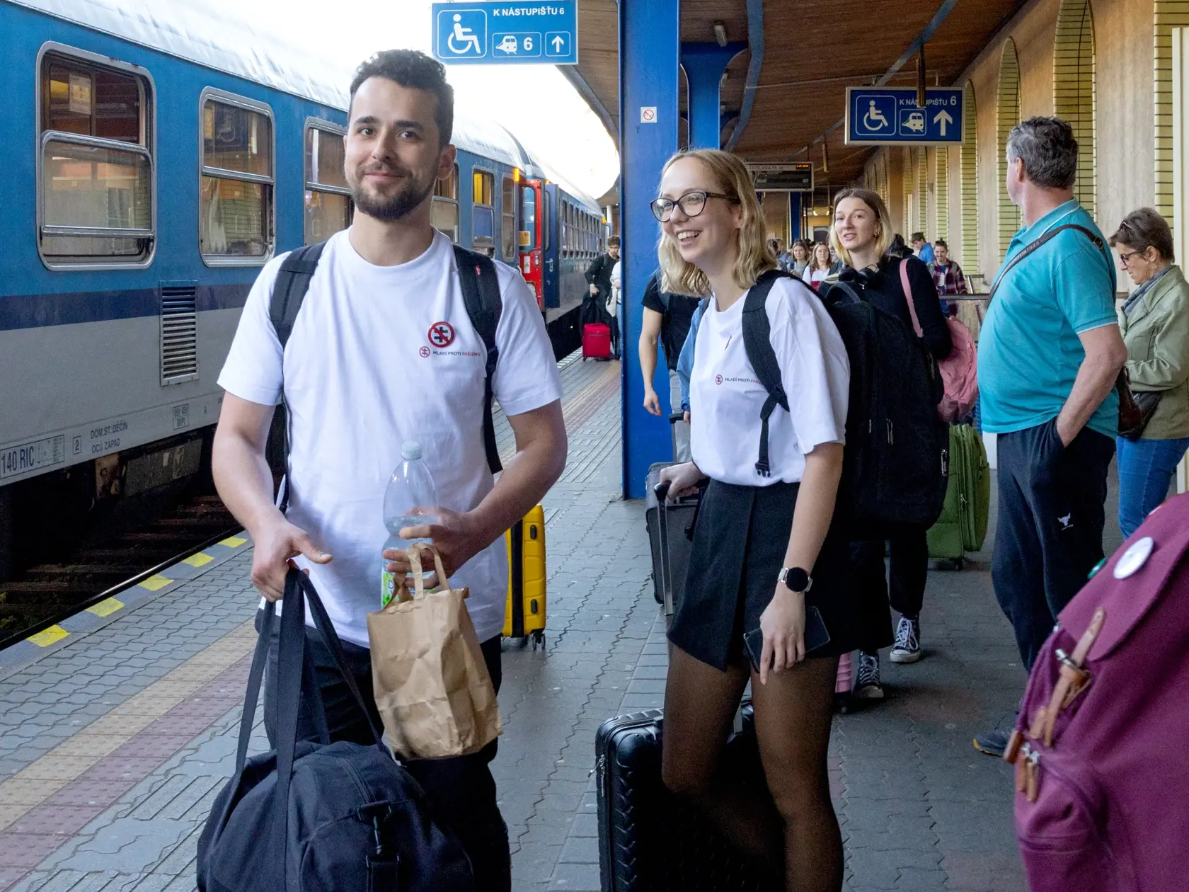 Príchod tzv. volebného vlaku z Prahy a Brna, ktorý má prispieť k zvýšeniu volebnej účasti v nastávajúcich prezidentských voľbách na Slovensku. O jeho vypravenie sa zaslúžilo občianske združenie Mladí proti fašizmu, ktorí iniciovali verejnú zbierku.