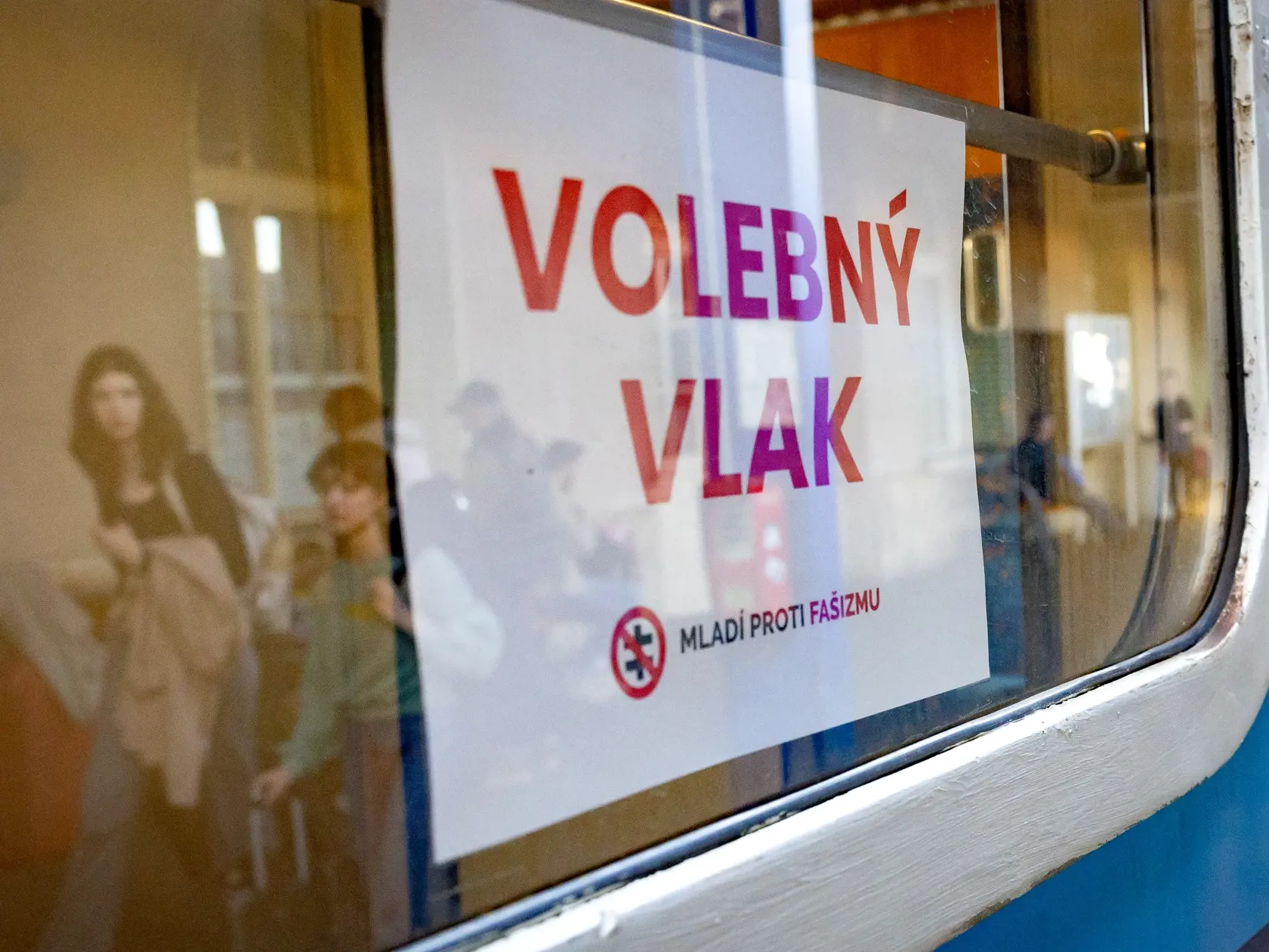 Príchod tzv. volebného vlaku z Prahy a Brna, ktorý má prispieť k zvýšeniu volebnej účasti v nastávajúcich prezidentských voľbách na Slovensku.
