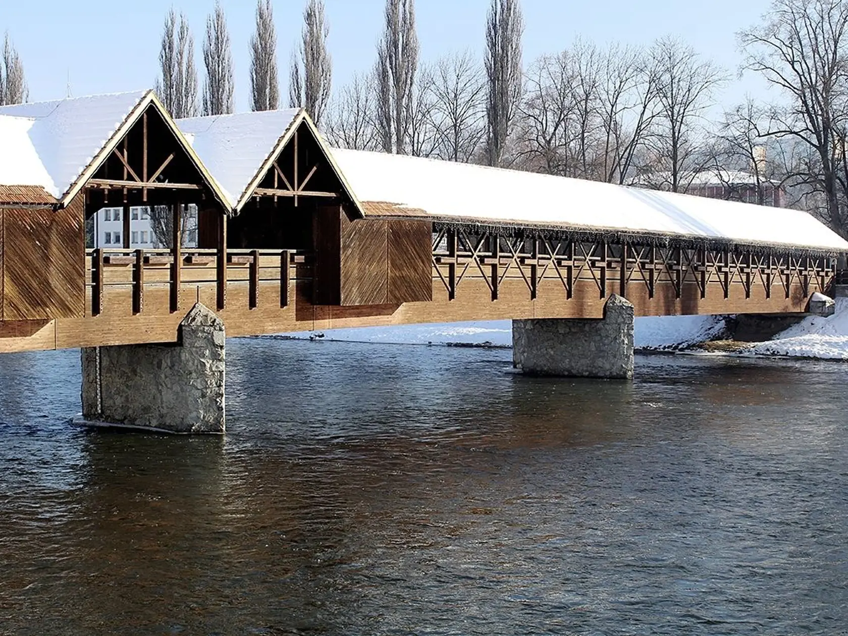 Kolonádový most v Dolnom Kubíne sa podobá na most v Luzerne.