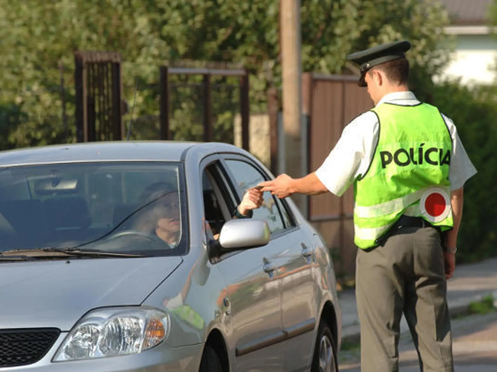 Odobratie vodičáku hrozí nielen cestným pirátom.