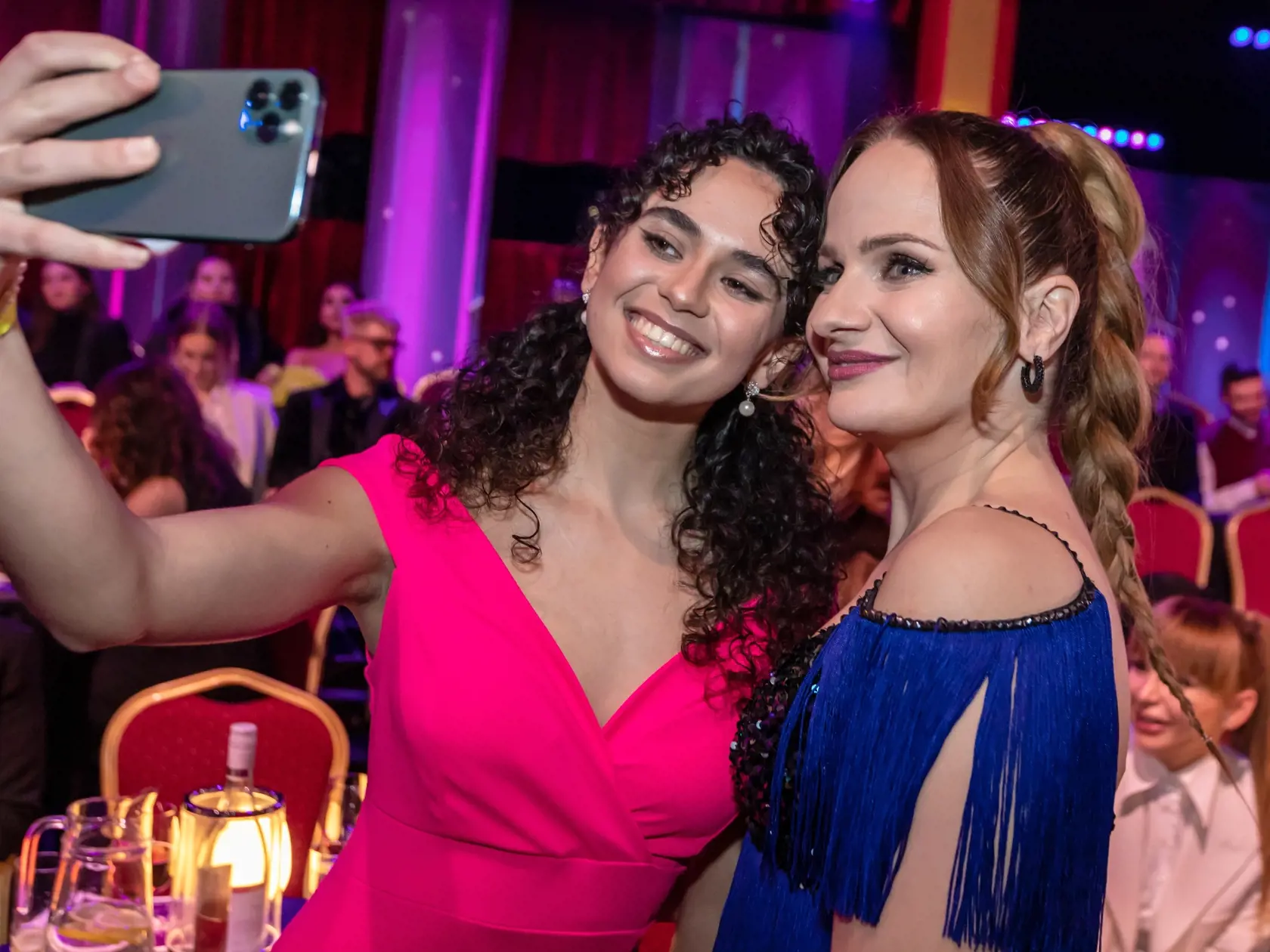 Karina Qayumová si spravila selfie so Zuzanou Kubovčíkovou Šebovou.